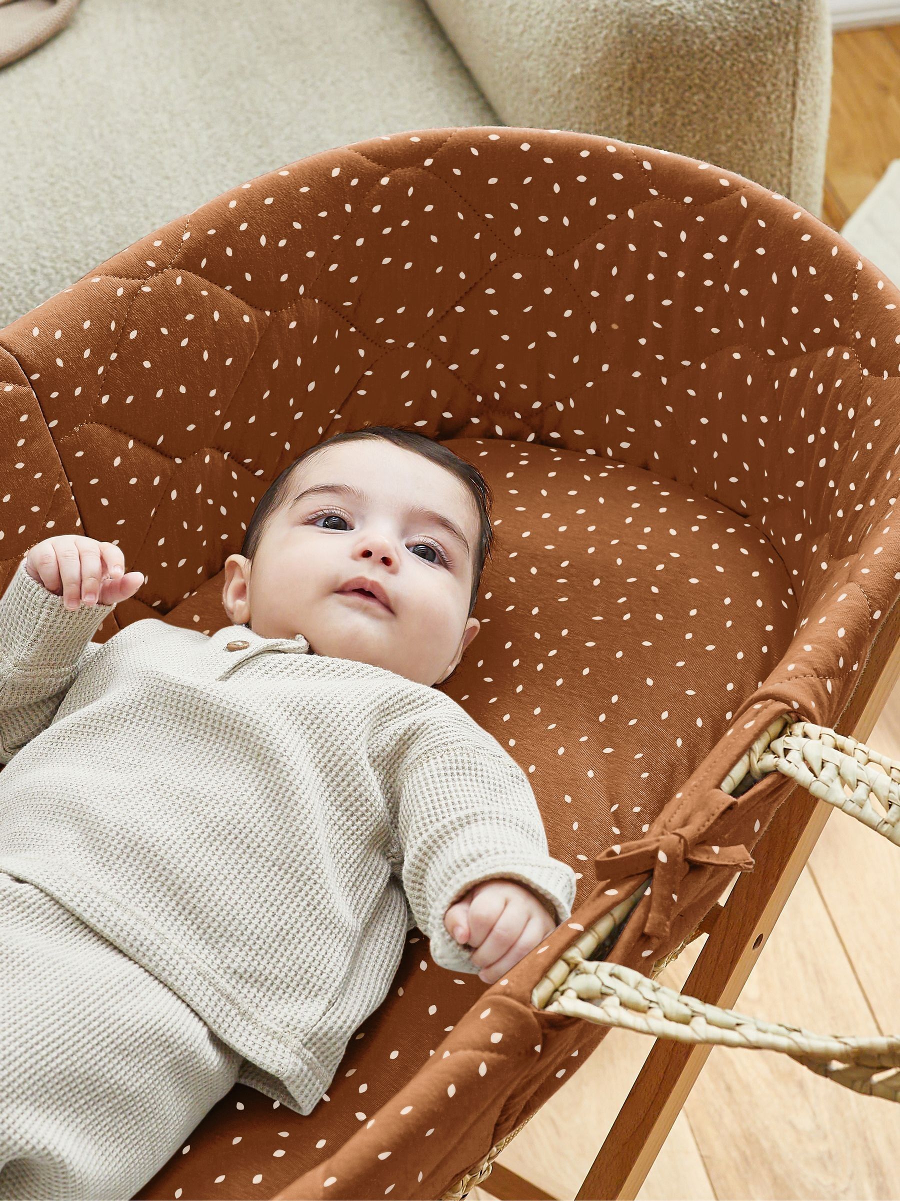 The Little Green Sheep Terracotta Rice Quilted Moses Basket & Mattress - Image 5 of 5