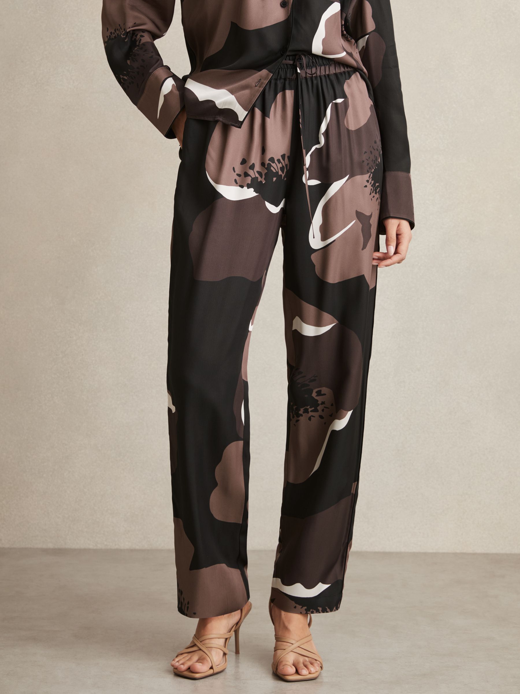 Floral-Print Wide-Leg Trousers in Black/Brown - Image 3 of 7