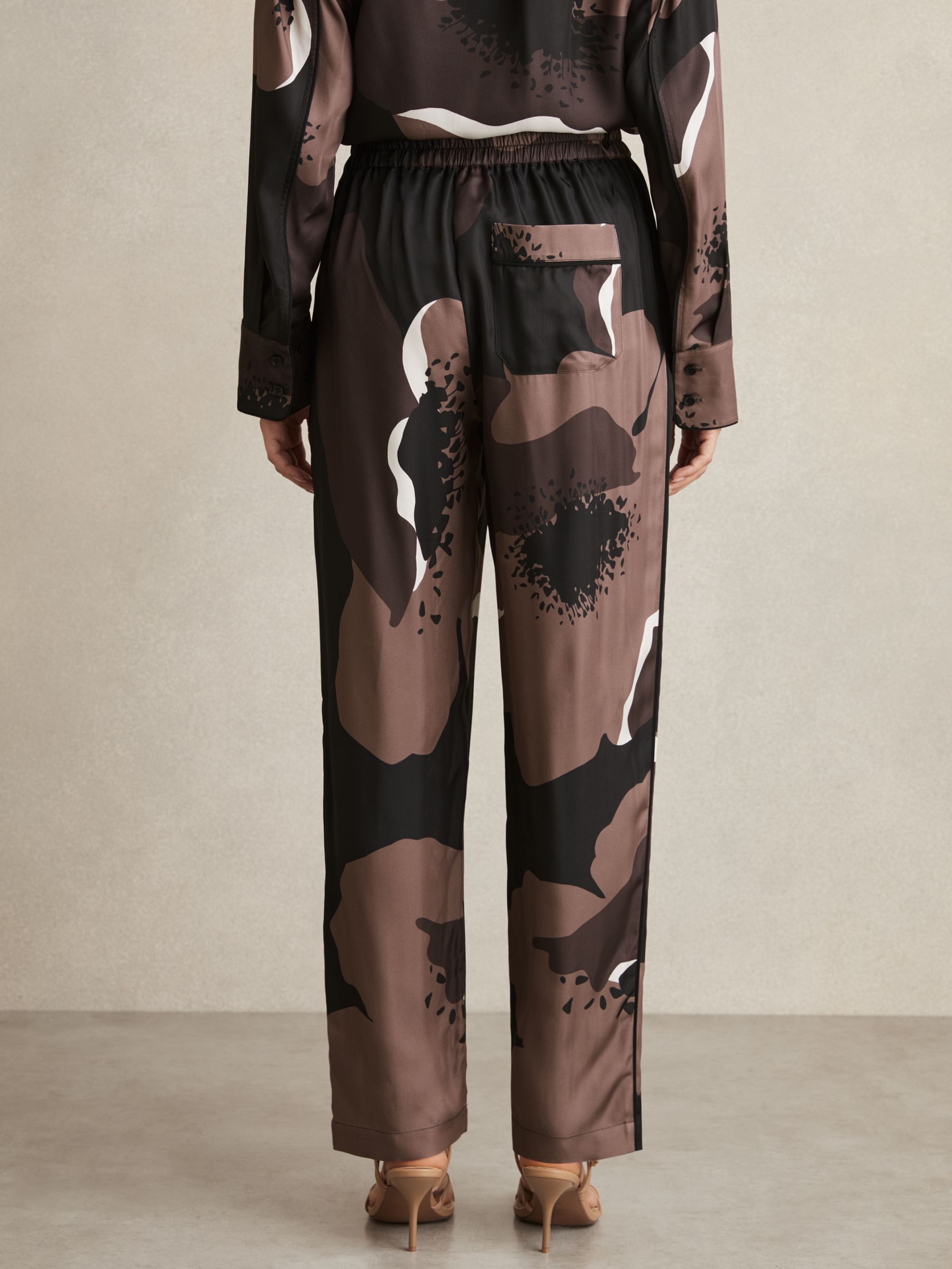 Floral-Print Wide-Leg Trousers in Black/Brown - Image 5 of 7