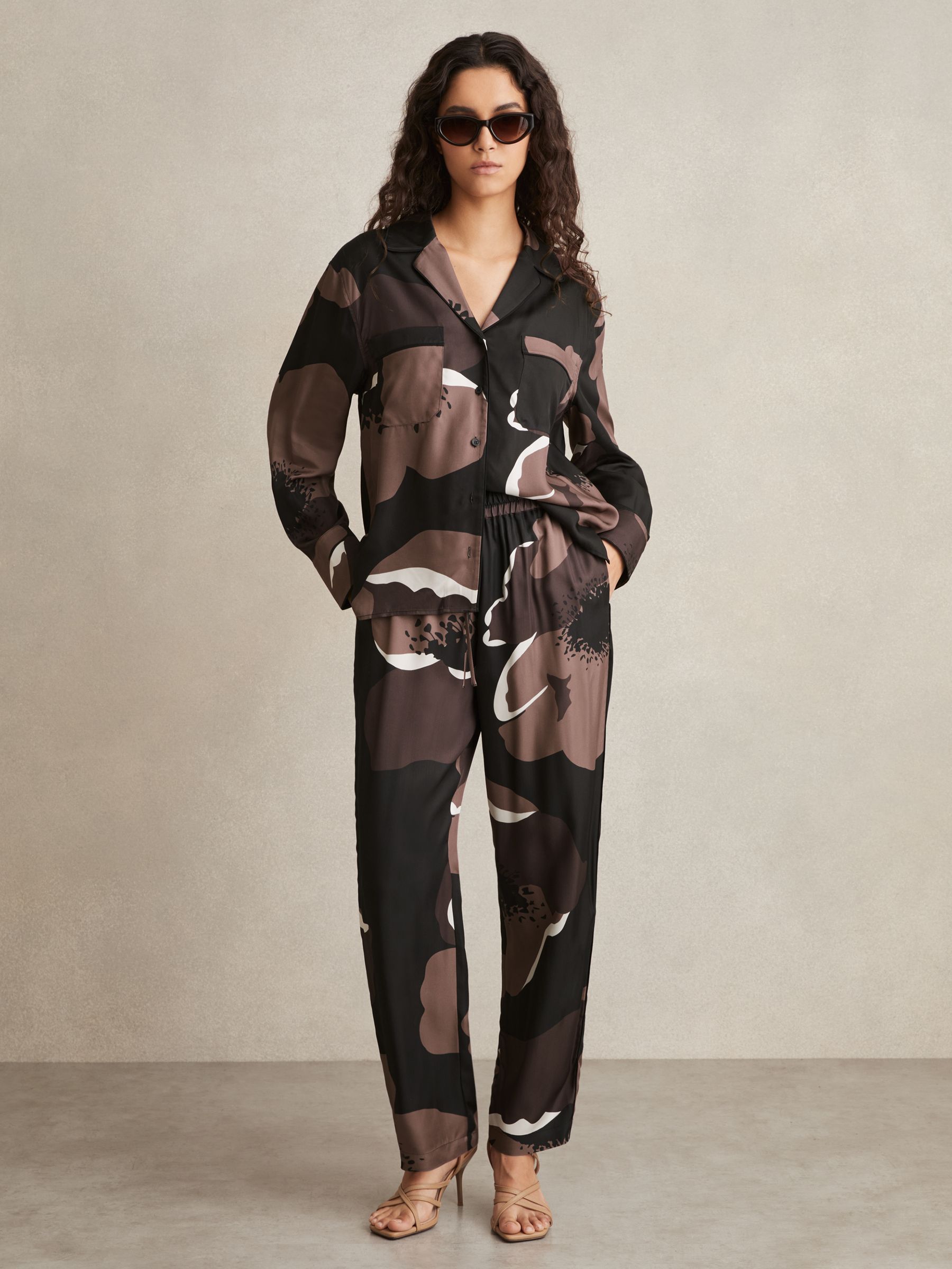 Floral-Print Wide-Leg Trousers in Black/Brown - Image 6 of 7