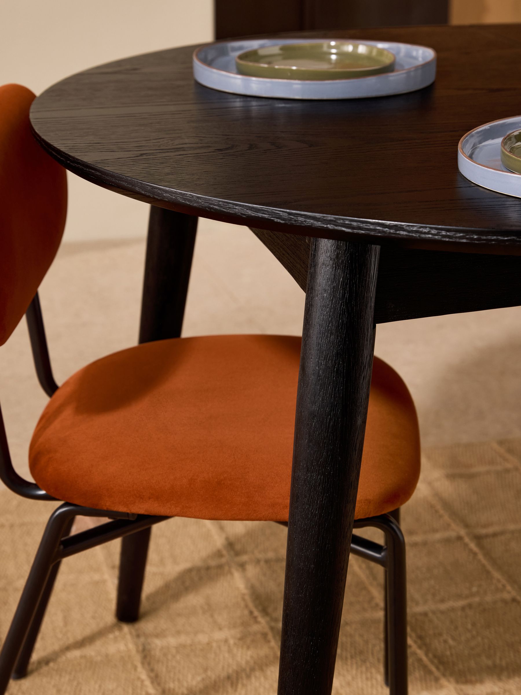 Black Stain Oak Deauville 4 to 6 Seater Oval Extending Dining Table - Image 4 of 6