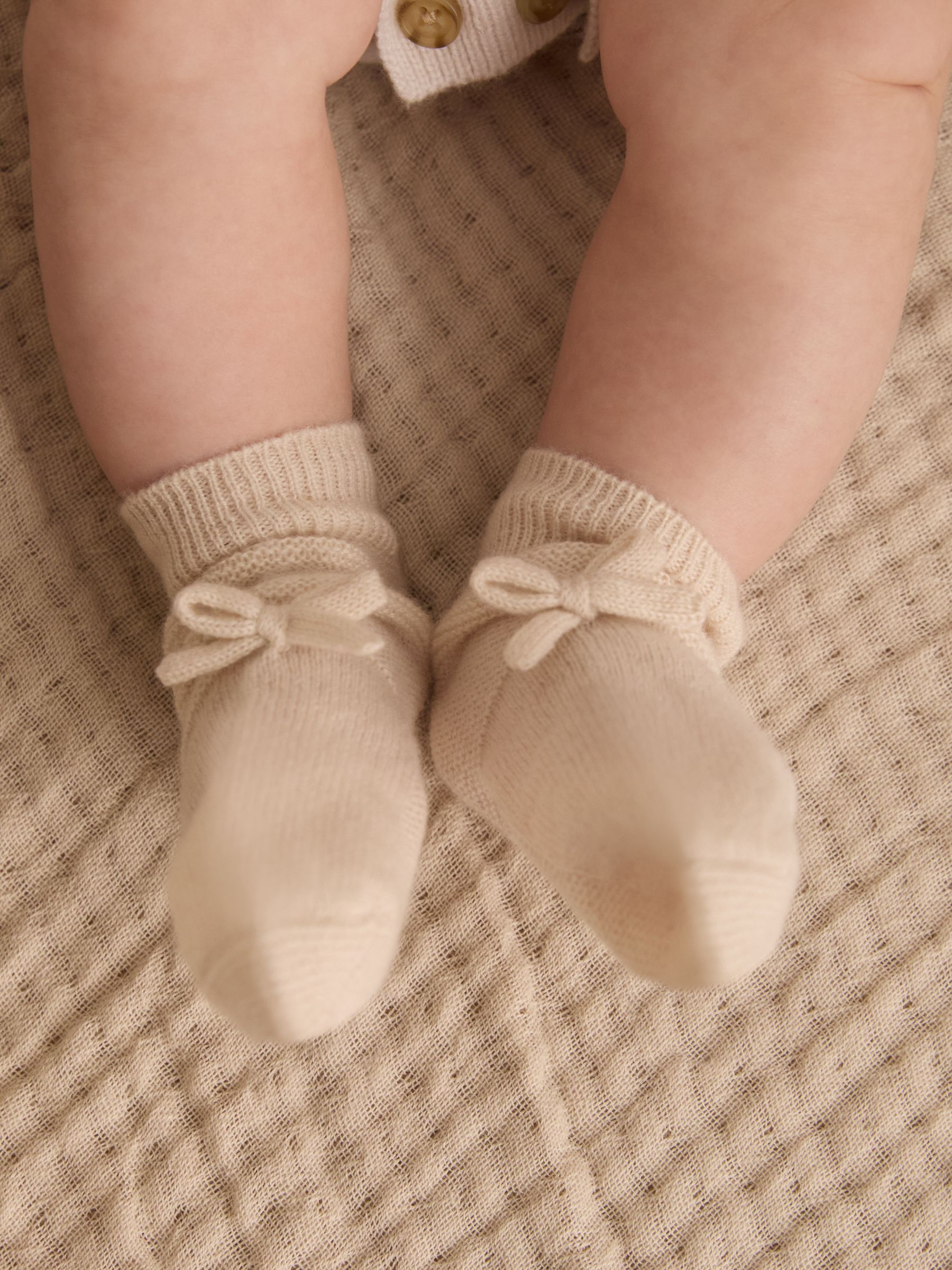 2 Pack Cashmere Boots And Mittens Set in Ivory - Image 1 of 5