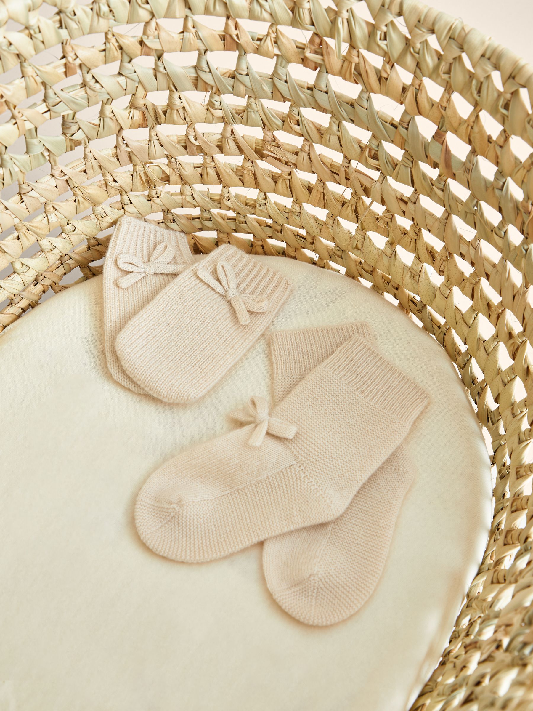 2 Pack Cashmere Boots And Mittens Set in Ivory - Image 3 of 5