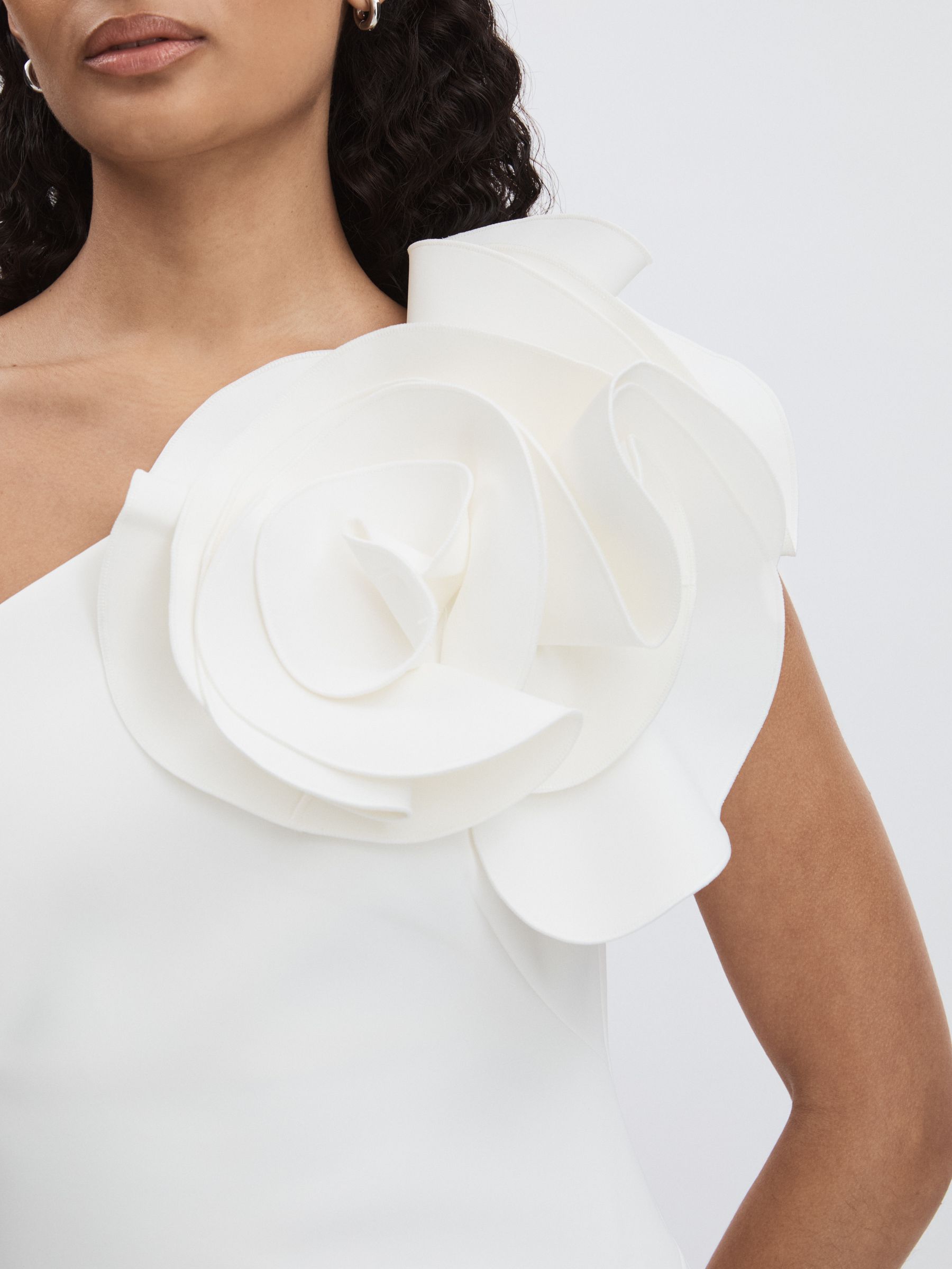 Acler Cream Wynyard One Shoulder Maxi Dress in Cream - Image 4 of 6