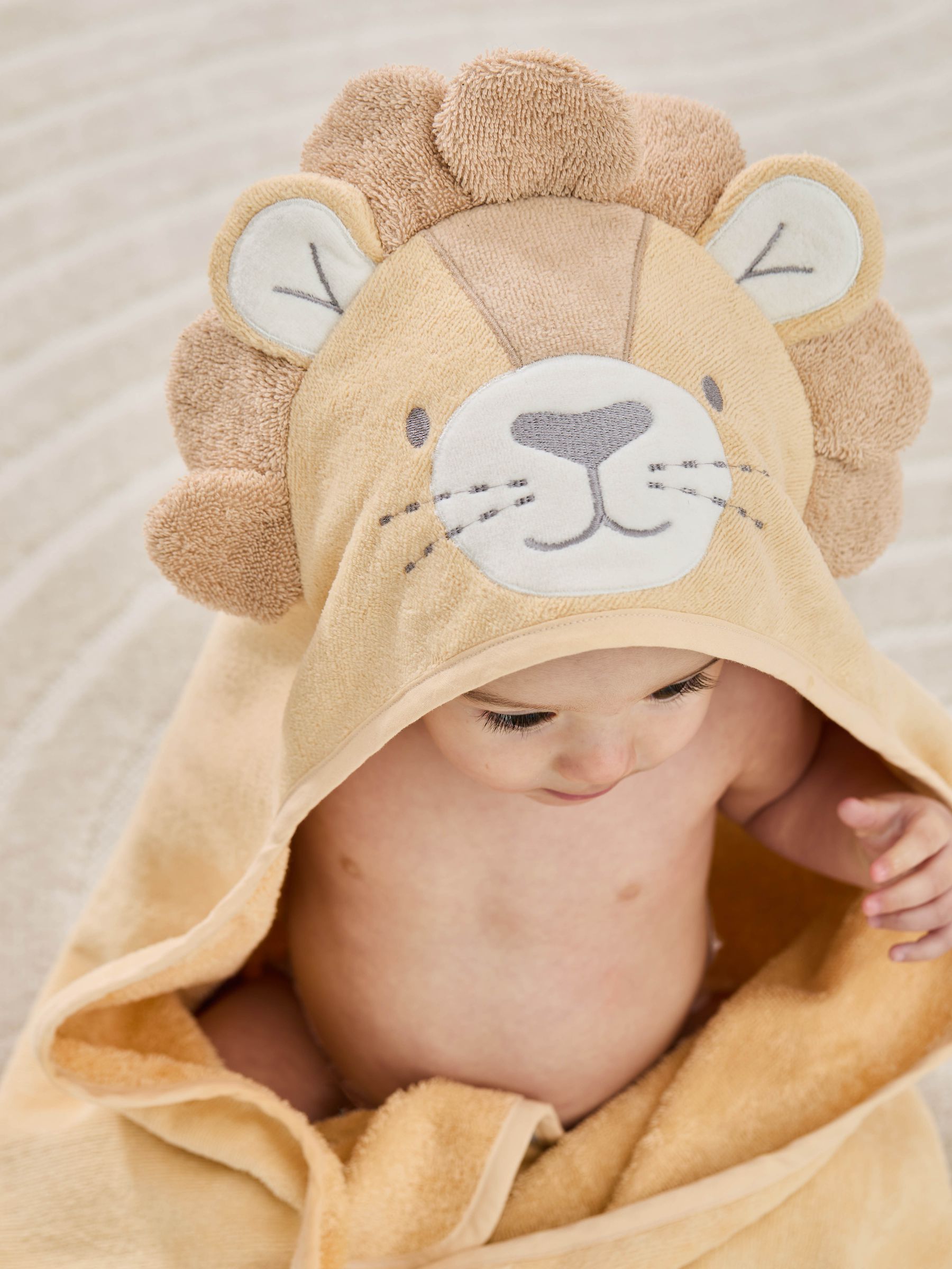 Character Hooded Towel - Image 3 of 4