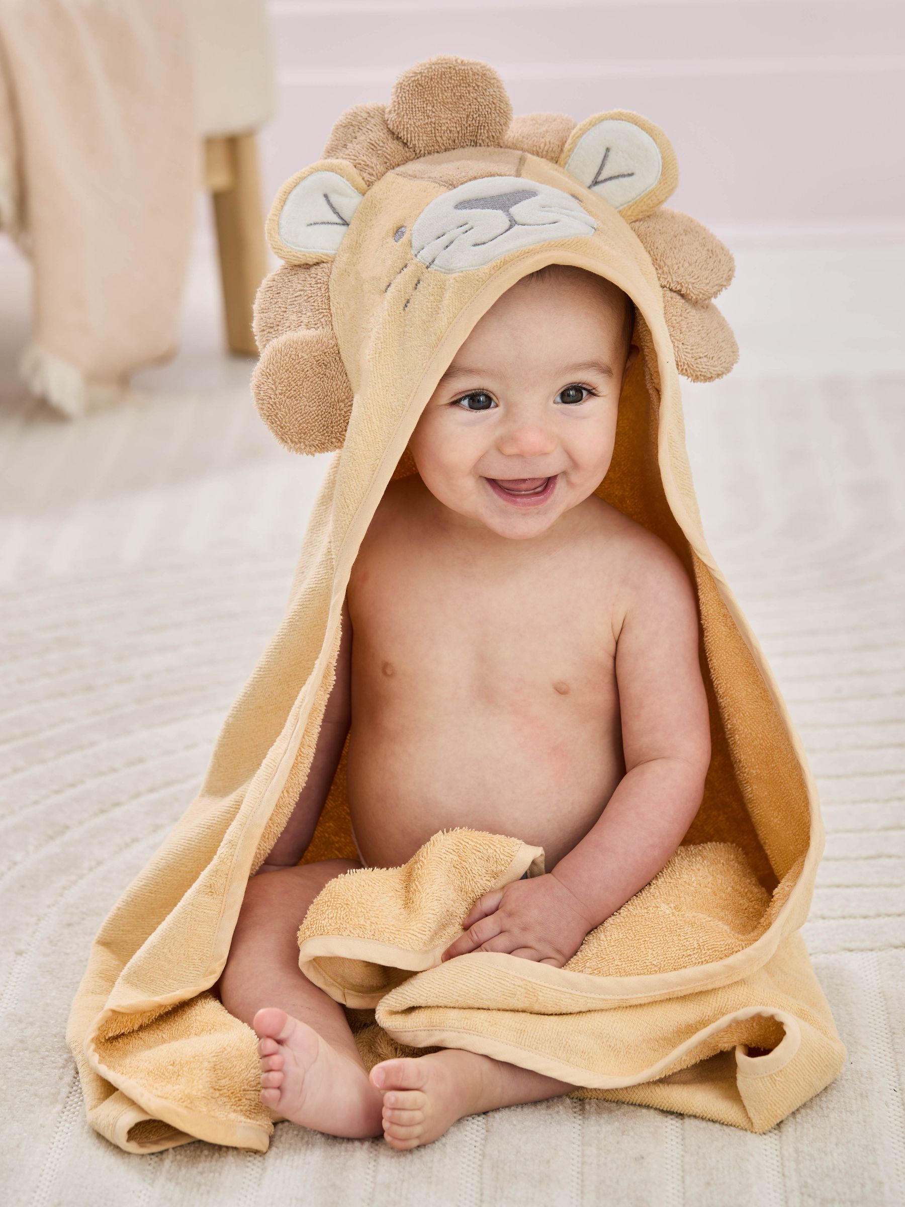 Character Hooded Towel - Image 4 of 4
