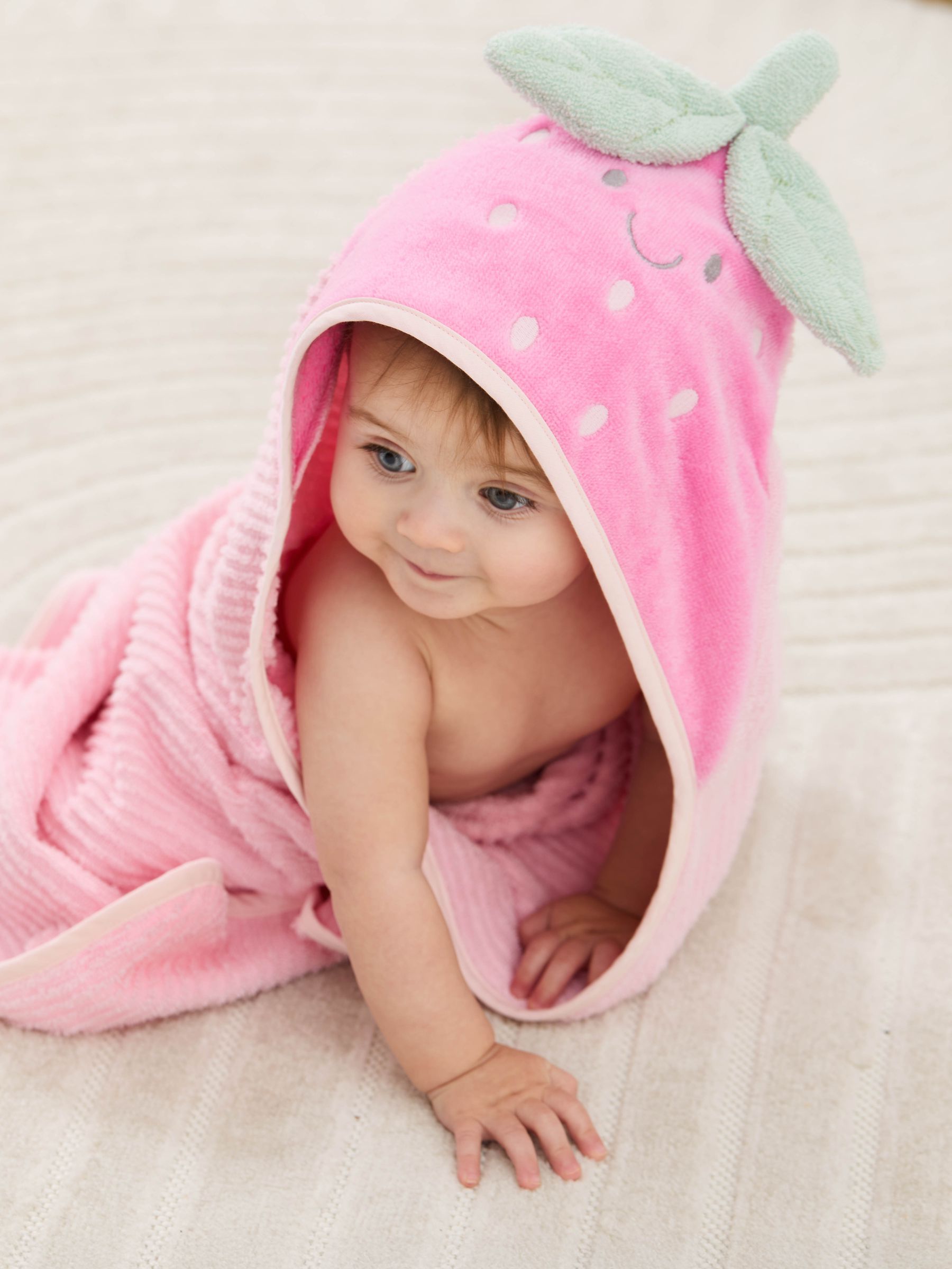 Character Hooded Towel - Image 2 of 3