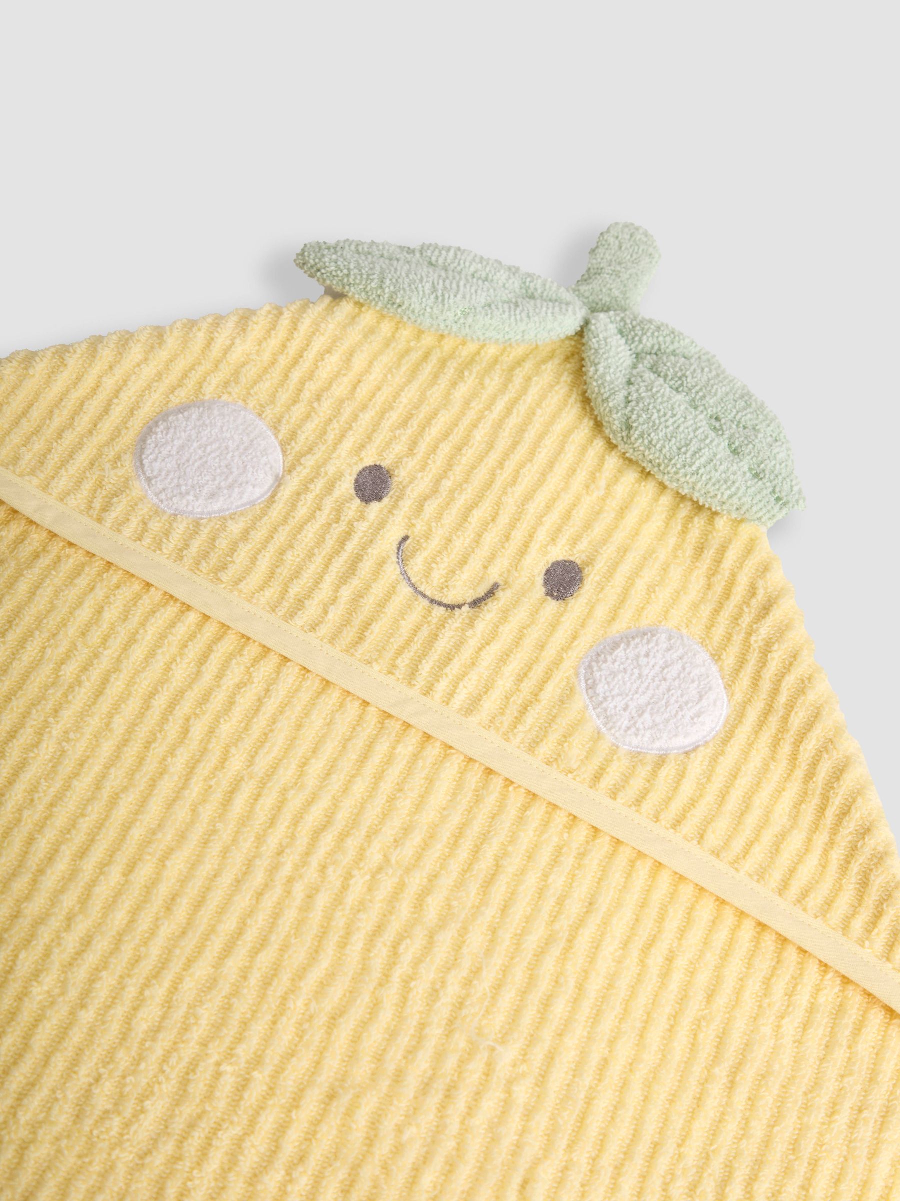 Character Hooded Towel - Image 2 of 5