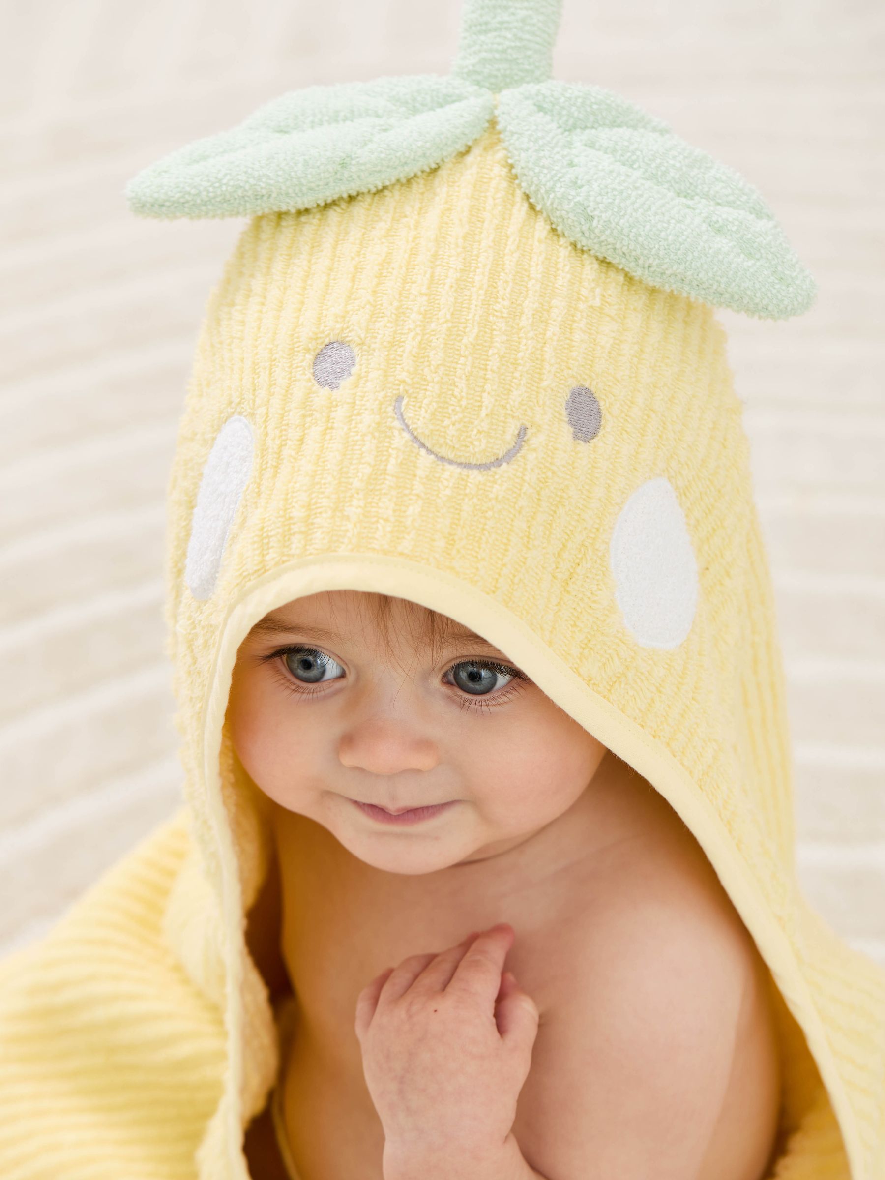 Character Hooded Towel - Image 3 of 5