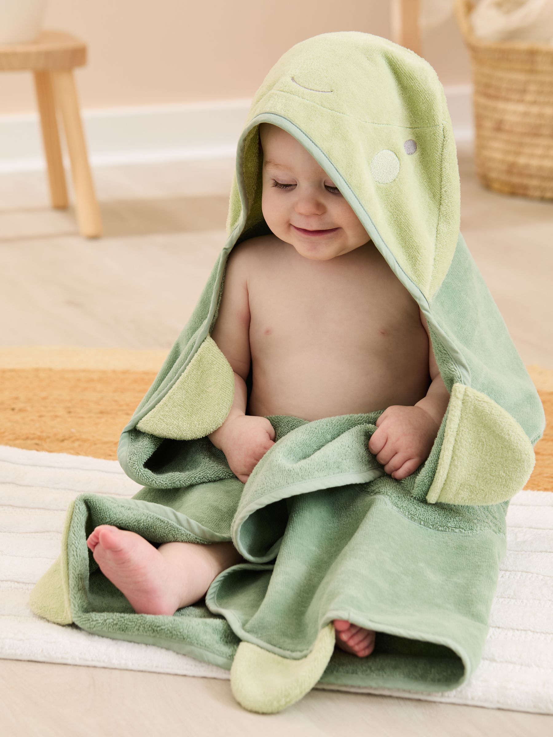 Character Hooded Towel - Image 2 of 4
