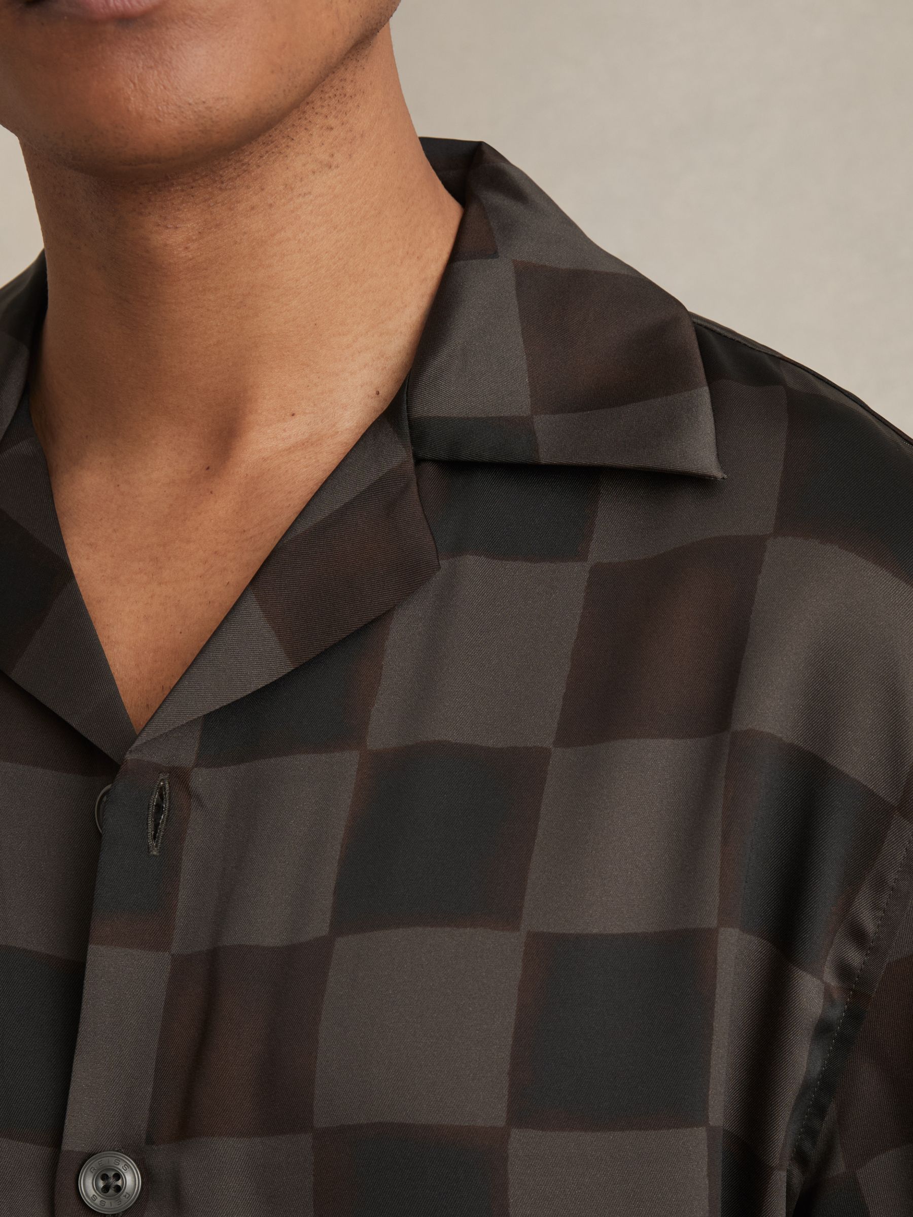 Chequered-Print Cuban-Collar Shirt in Brown - Image 3 of 7