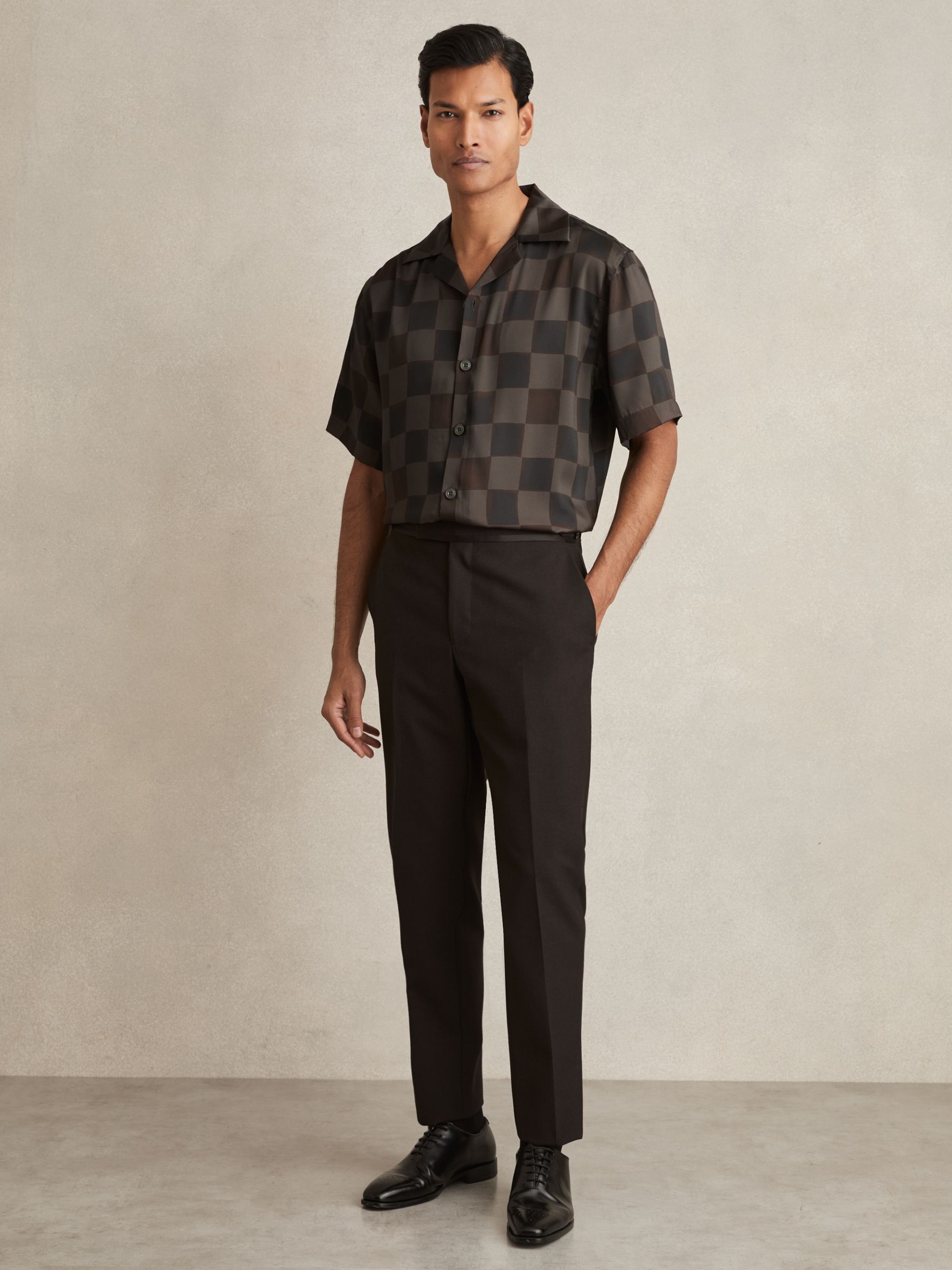 Chequered-Print Cuban-Collar Shirt in Brown - Image 4 of 7