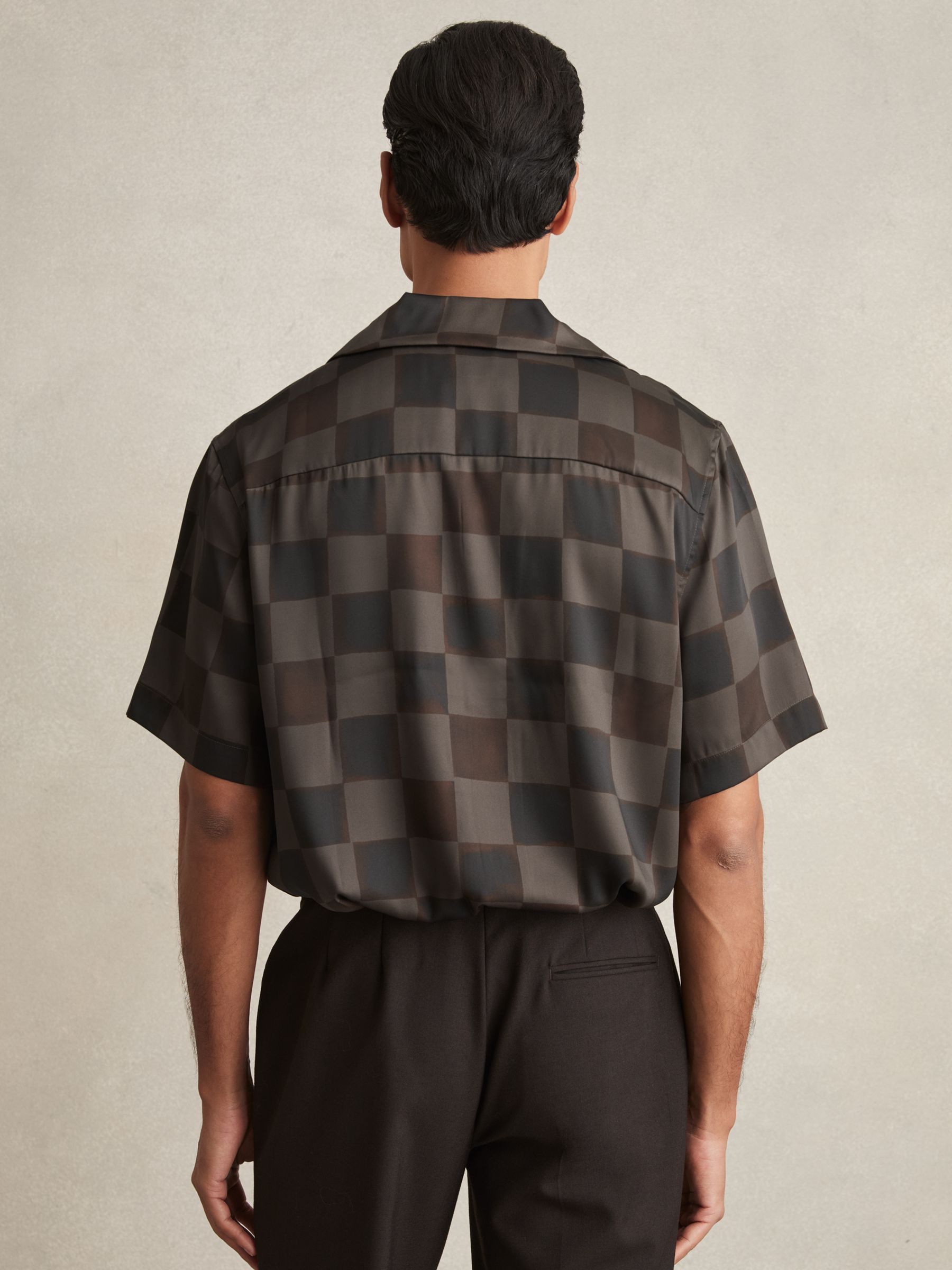 Chequered-Print Cuban-Collar Shirt in Brown - Image 6 of 7