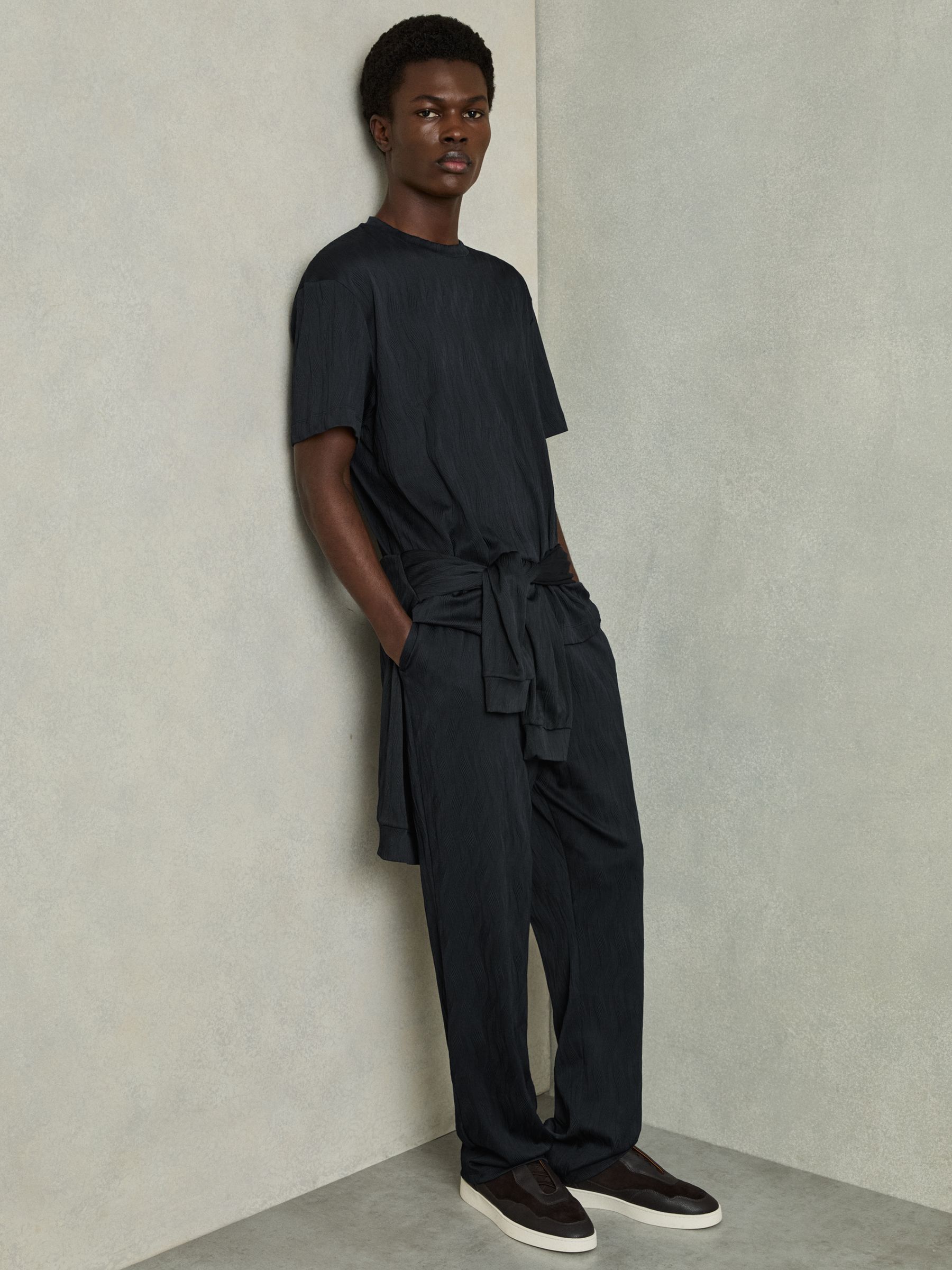 Oversized Wave-Jacquard T-Shirt in Navy - Image 3 of 6