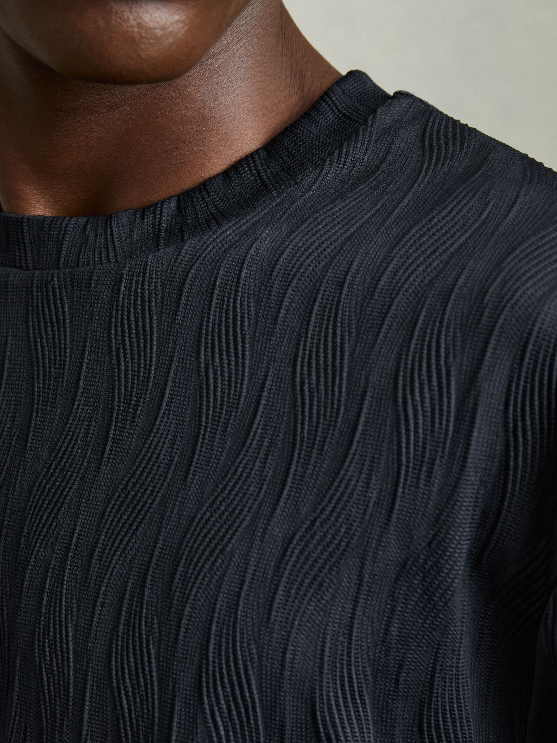 Oversized Wave-Jacquard T-Shirt in Navy - Image 4 of 6