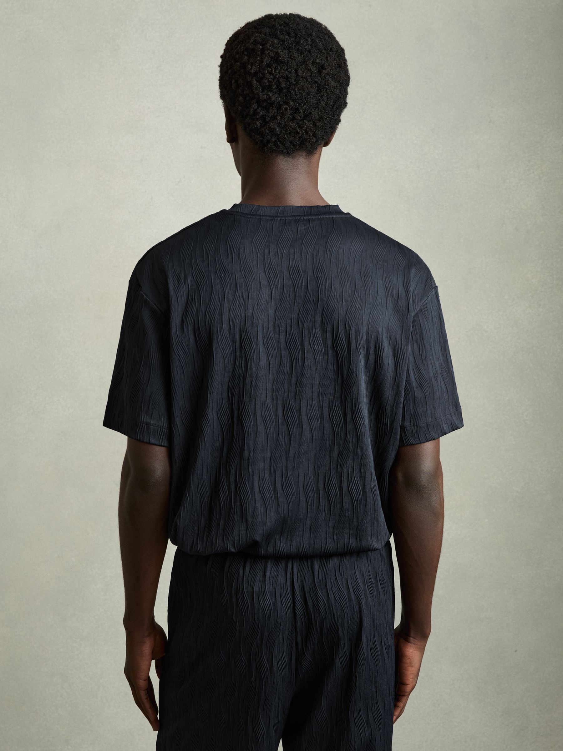 Oversized Wave-Jacquard T-Shirt in Navy - Image 5 of 6