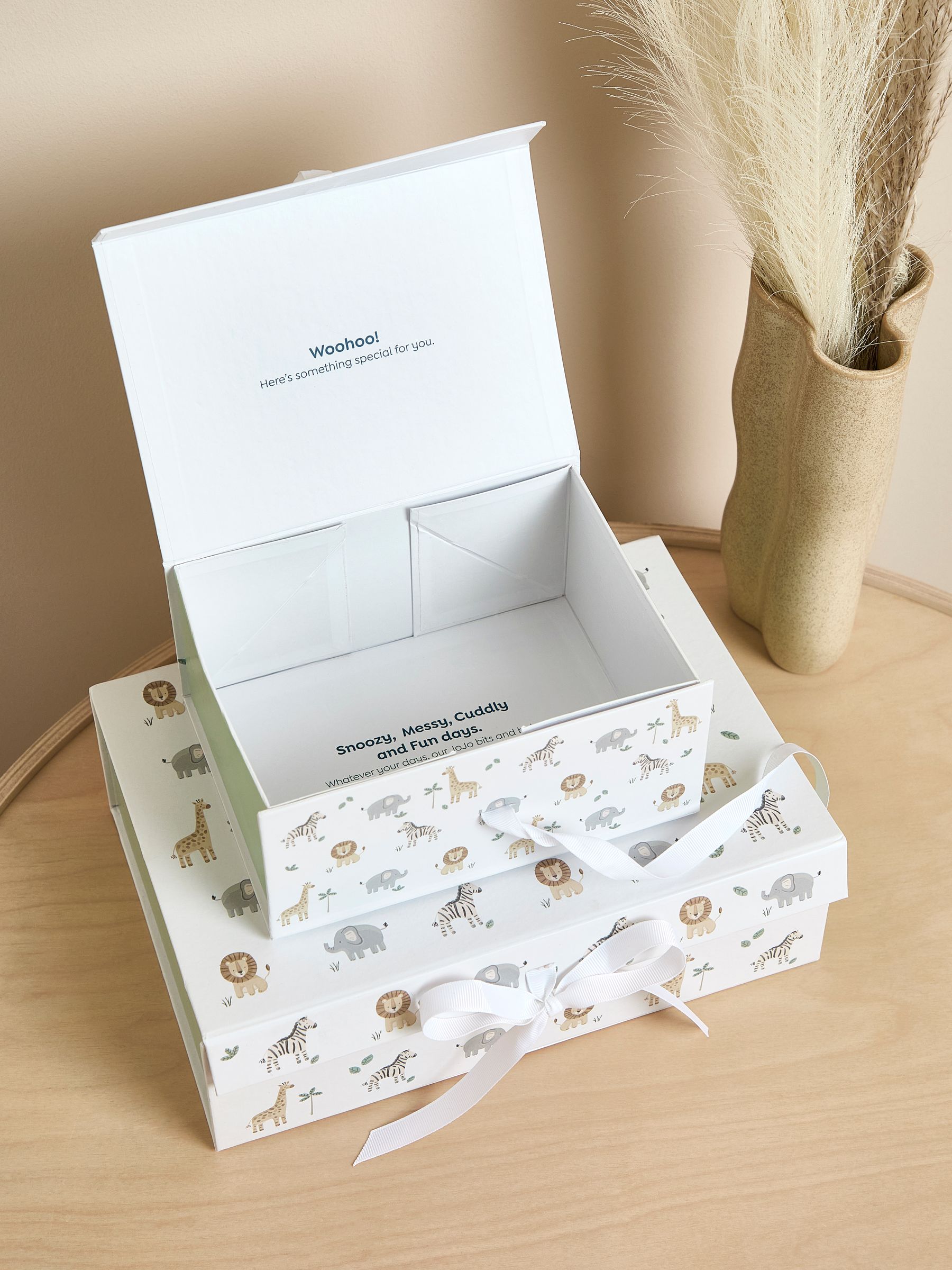 Medium Gift Box - Image 5 of 6