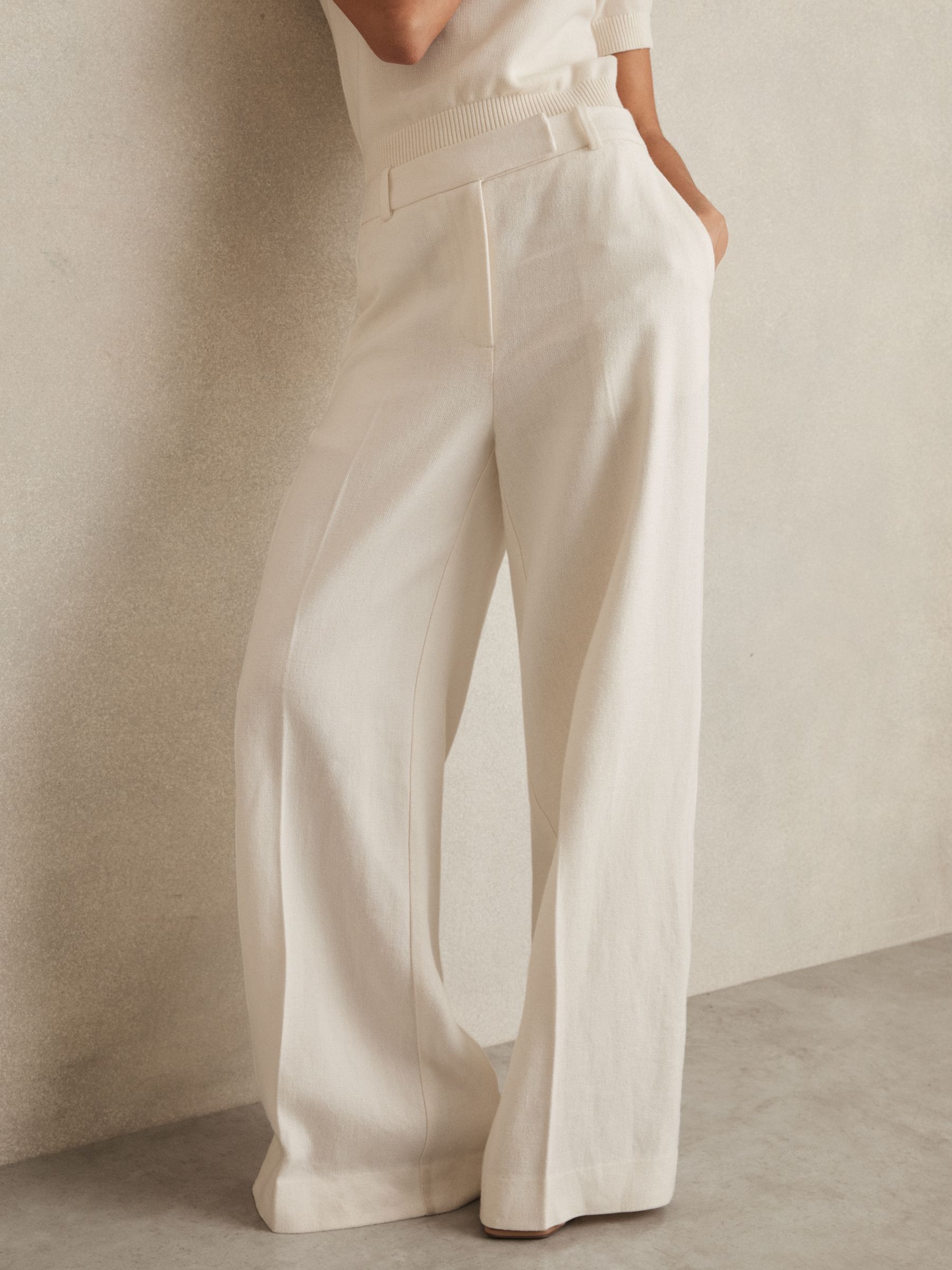Linen-Blend Wide-Leg Trousers in White - image 3