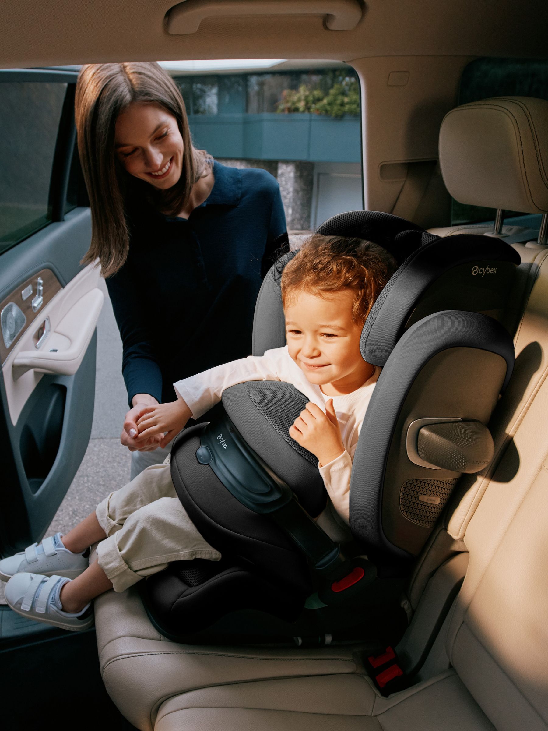 Cybex Magic Black Pallas G2 I-Size Car Seat - Image 6 of 6