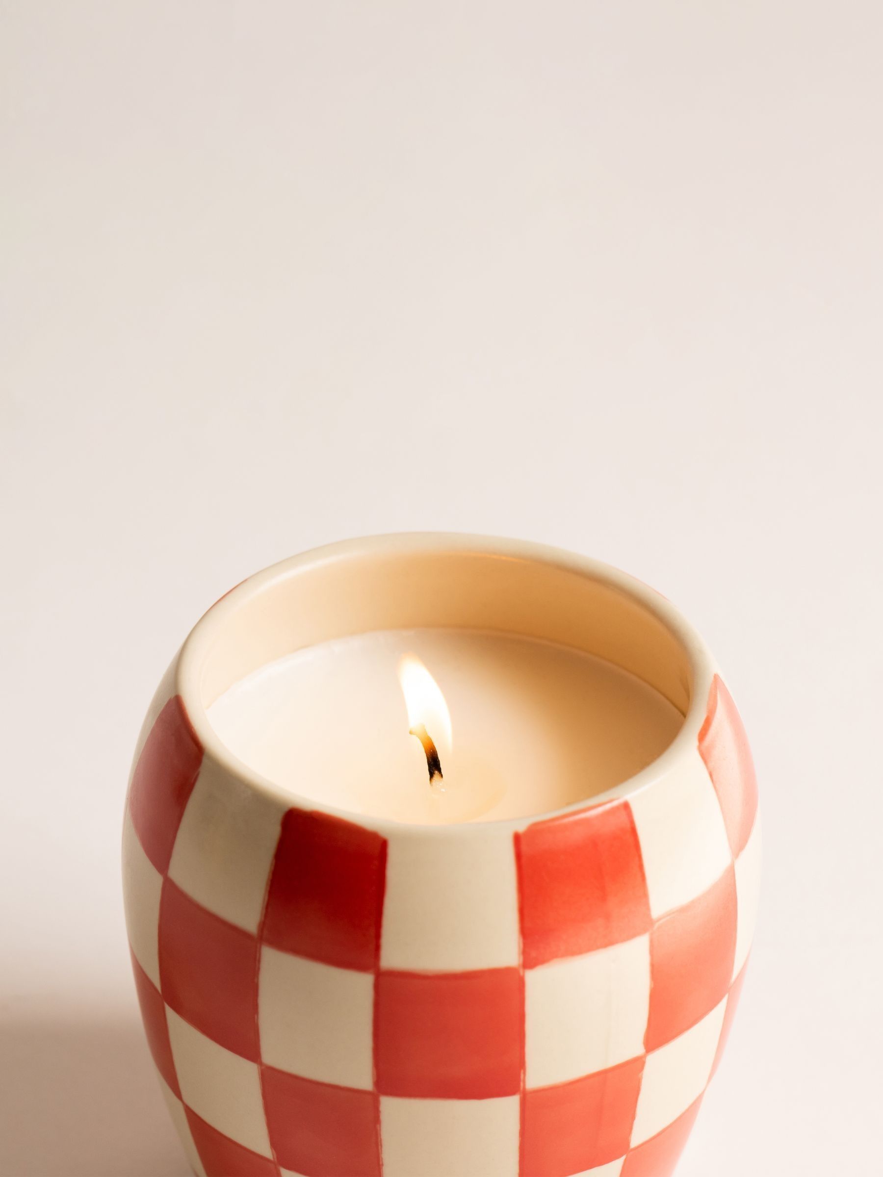 Paddywax Checkmate Rose & Santal Checkered Porcelain Candle 311g - Image 2 of 3