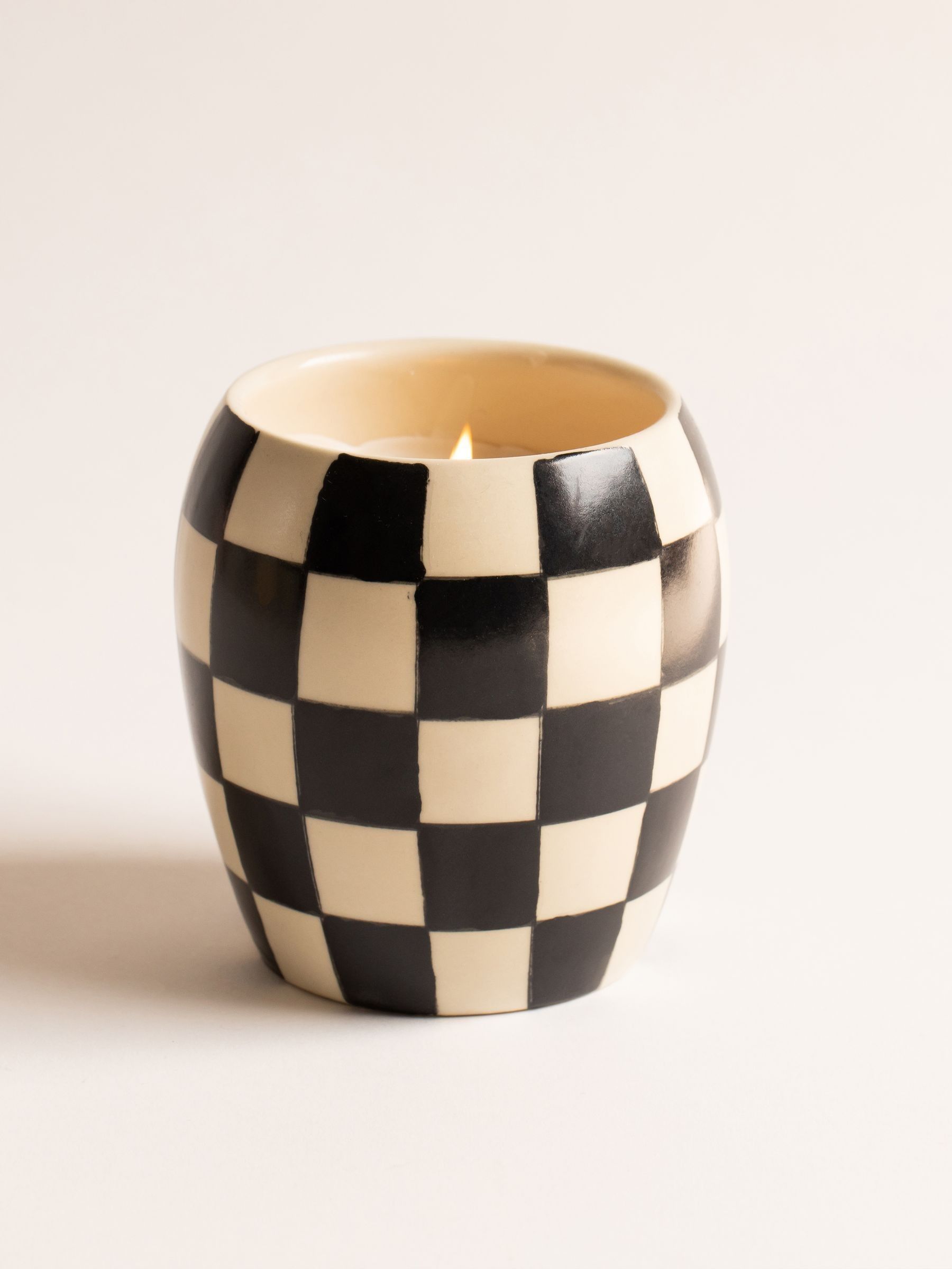 Paddywax Checkmate Black & Checkered Porcelain Candle 311g - Image 2 of 3 Paddywax Checkmate Black & Checkered Porcelain Candle 311g - Image 2 of 3