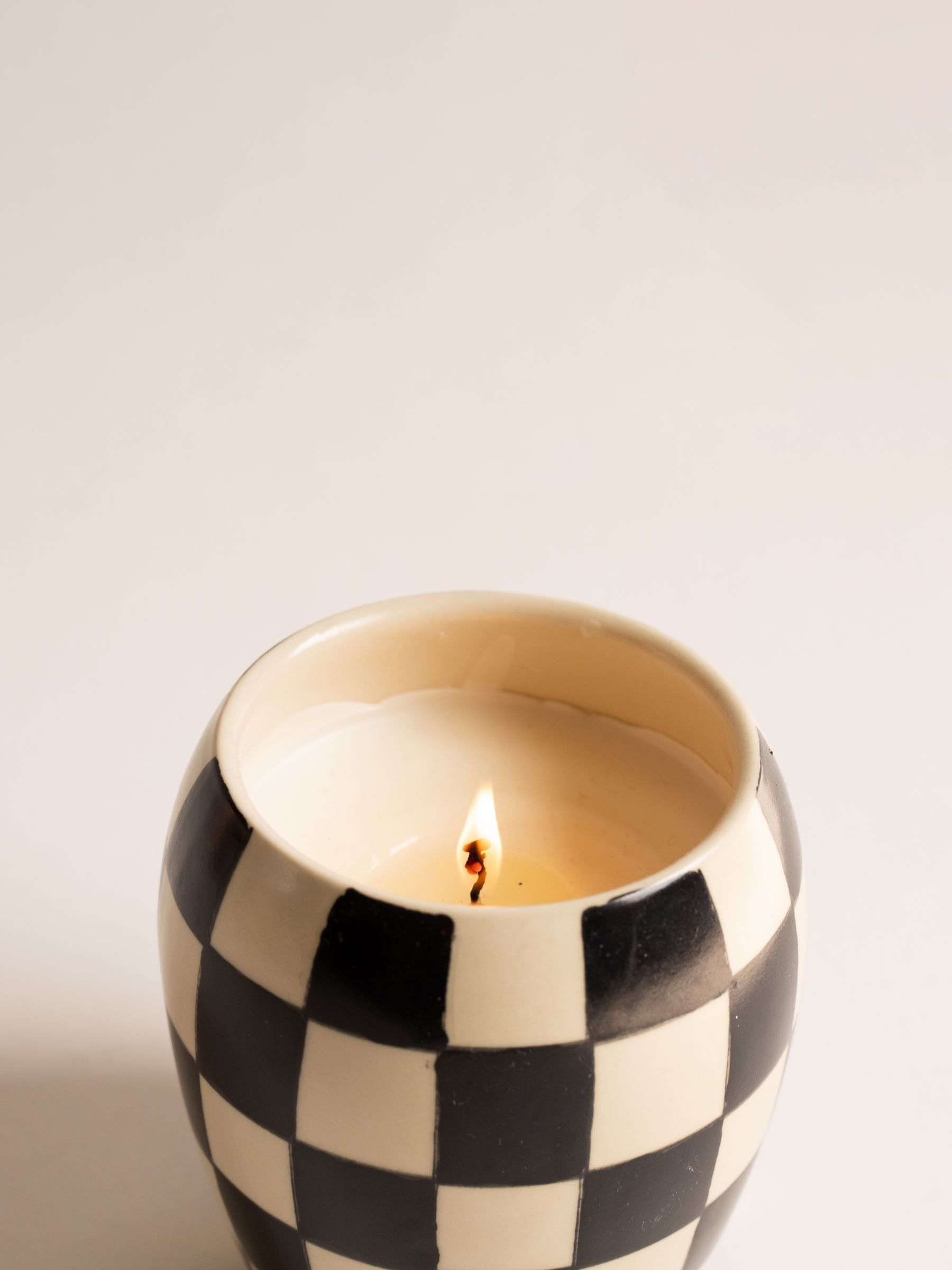 Paddywax Checkmate Black & Checkered Porcelain Candle 311g - Image 3 of 3
