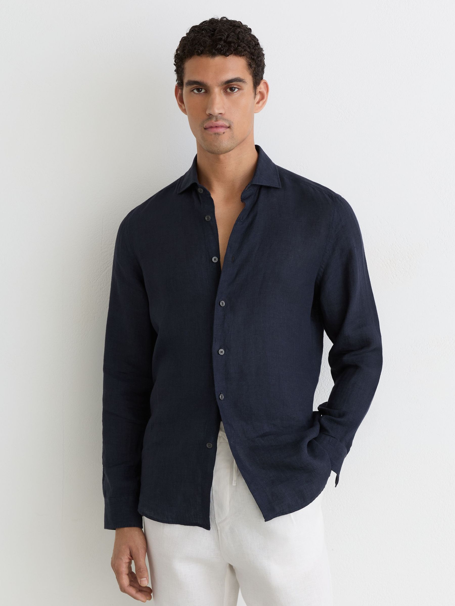 Linen Cutaway-Collar Regular-Fit Shirt in Navy - image 4