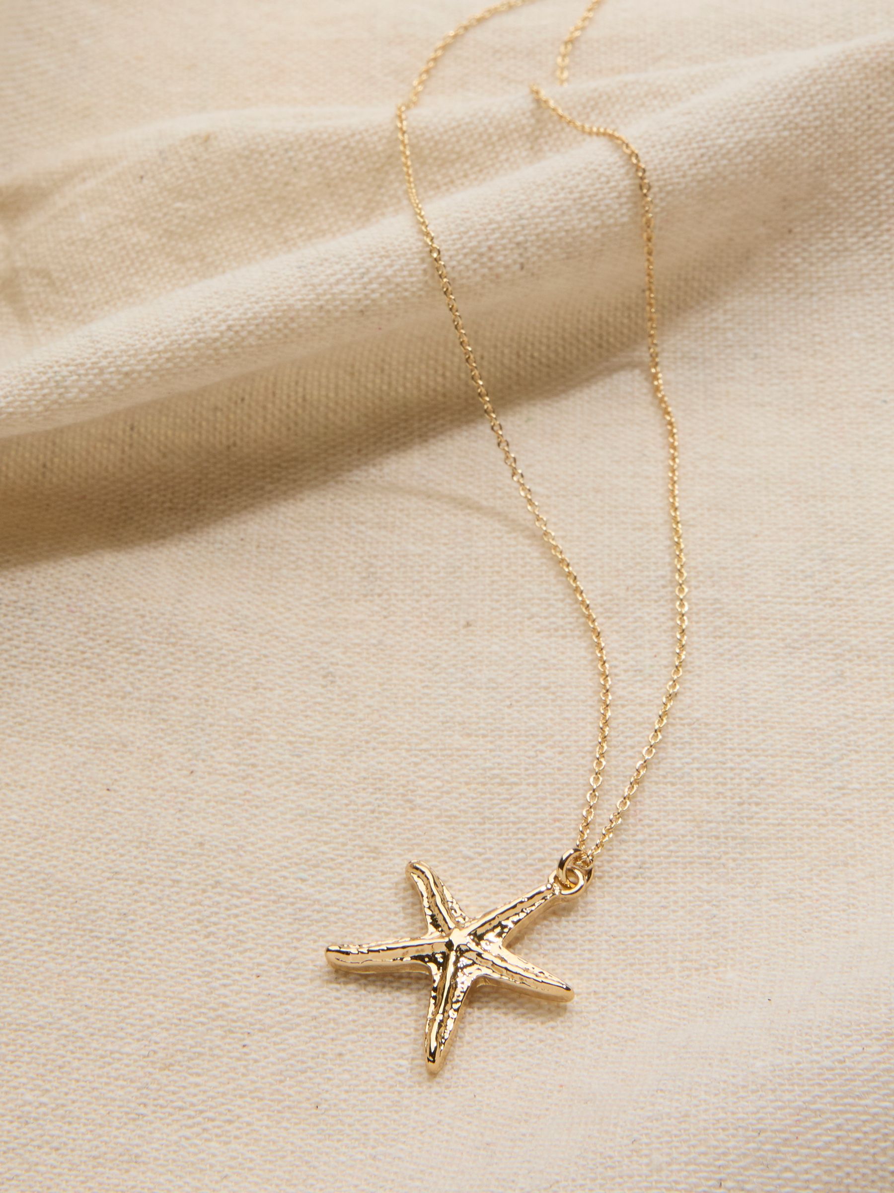 Gold Tone Starfish Pendant Necklace - Image 4 of 4