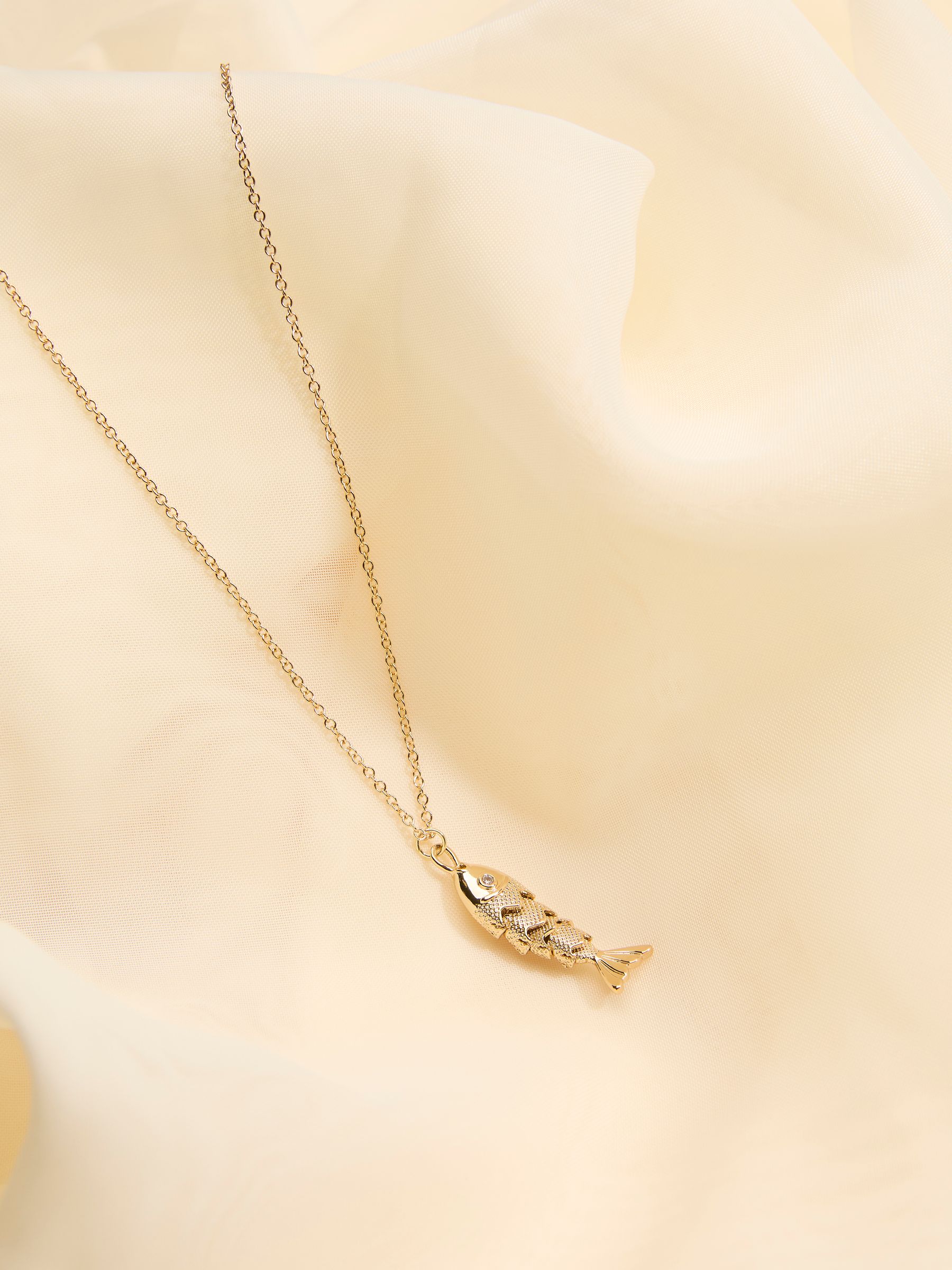 Gold Tone Fish Pendant Neckace - Image 2 of 3