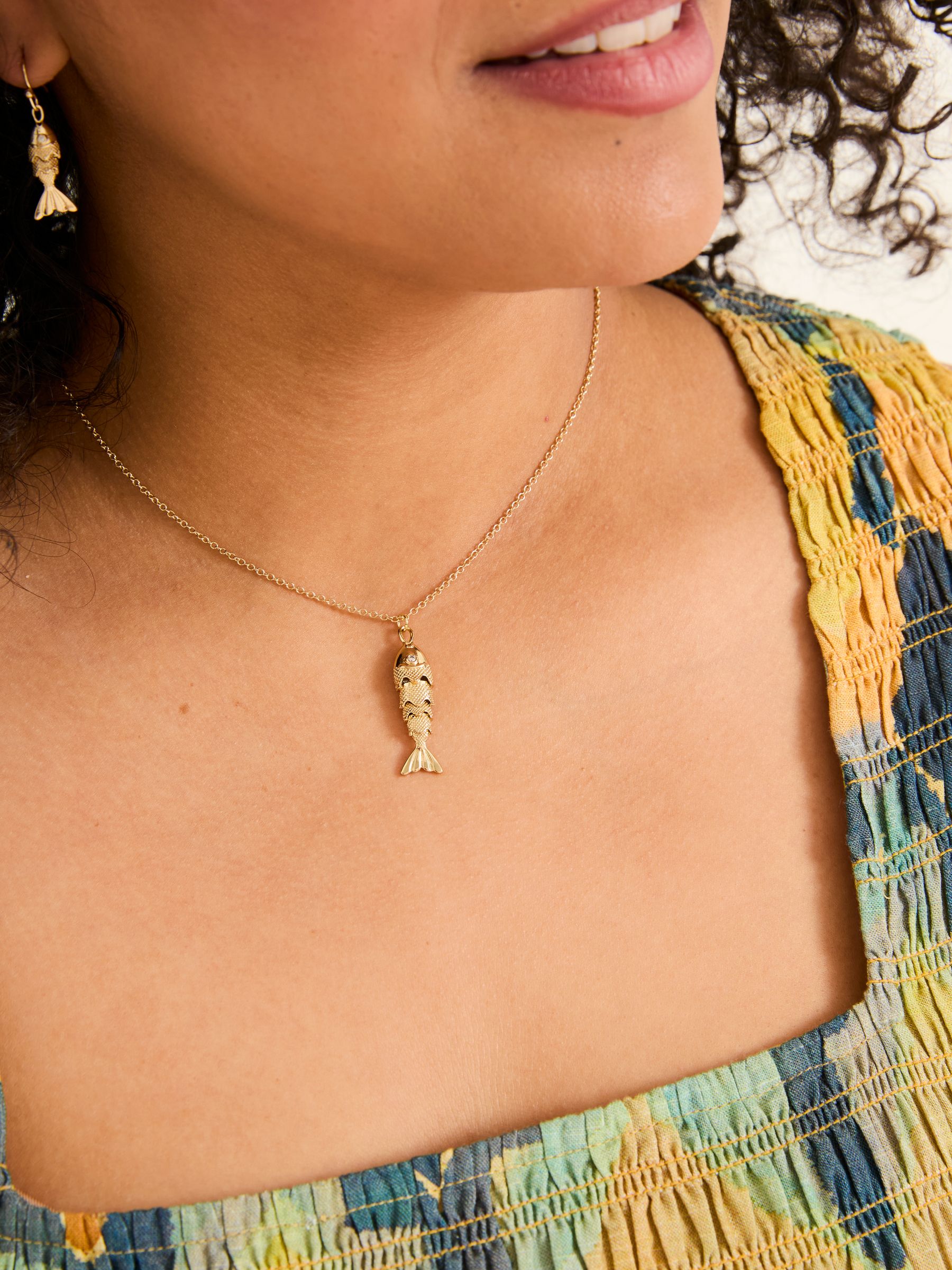 Gold Tone Fish Pendant Neckace - Image 3 of 3