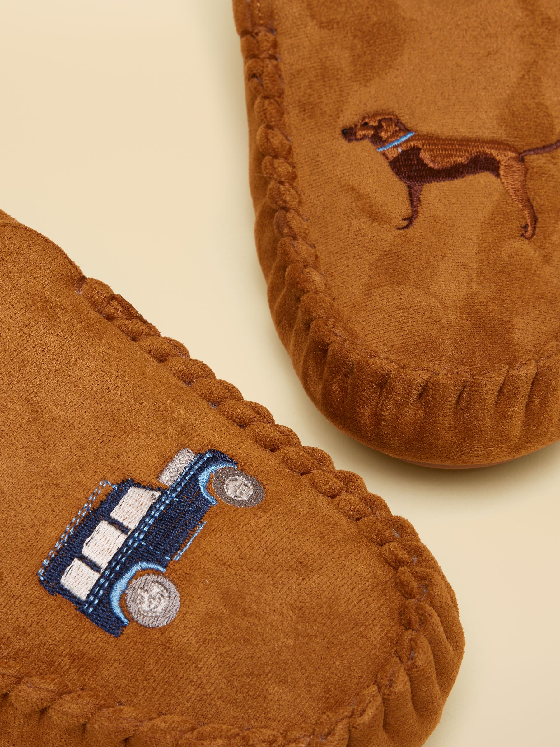 Men's Winchester Tan Brown Embroidered Moccasin Slipper - Image 5 of 7