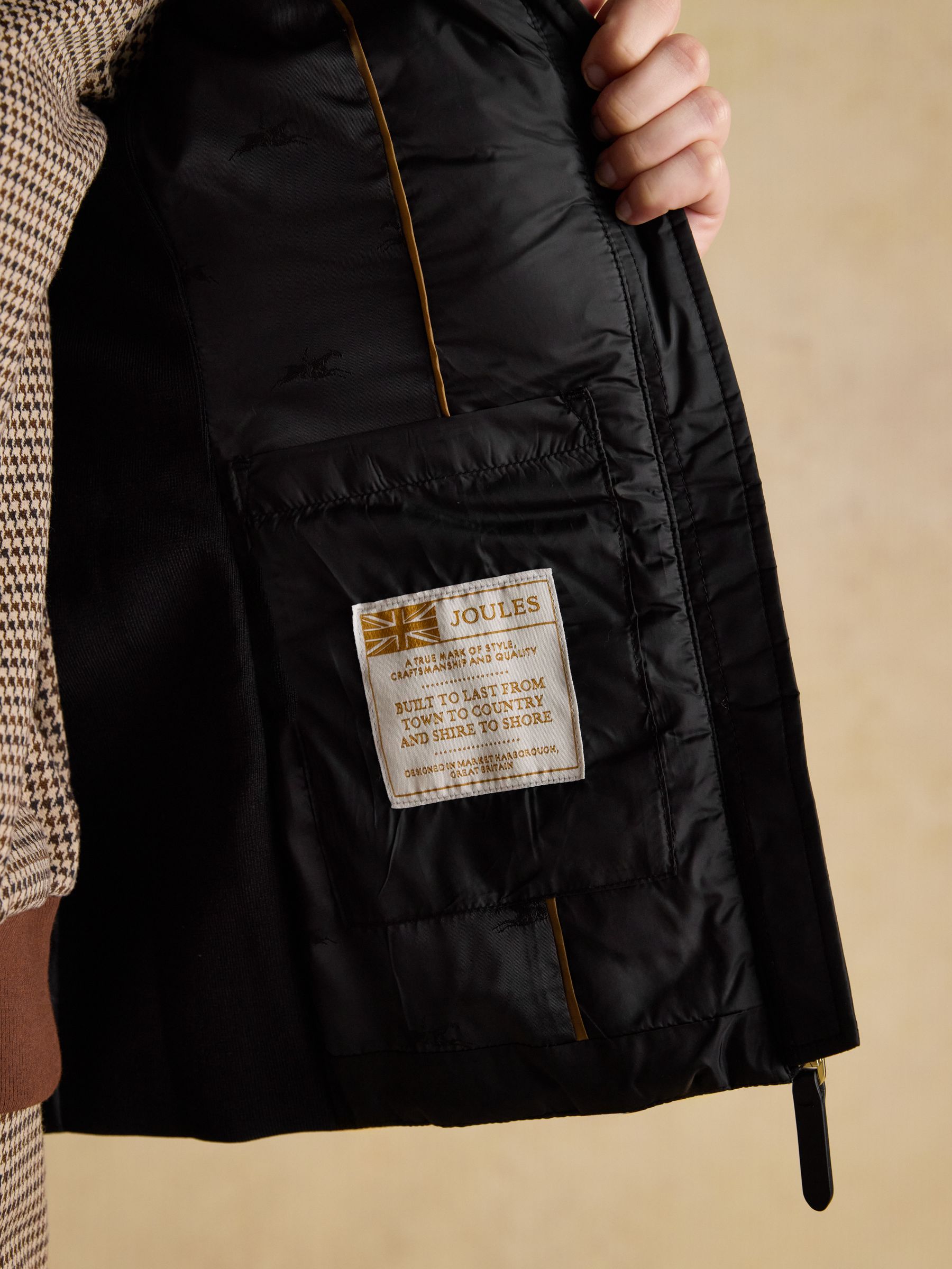 Braemar Luxe Black Showerproof Diamond Quilted Gilet - Image 9 of 10