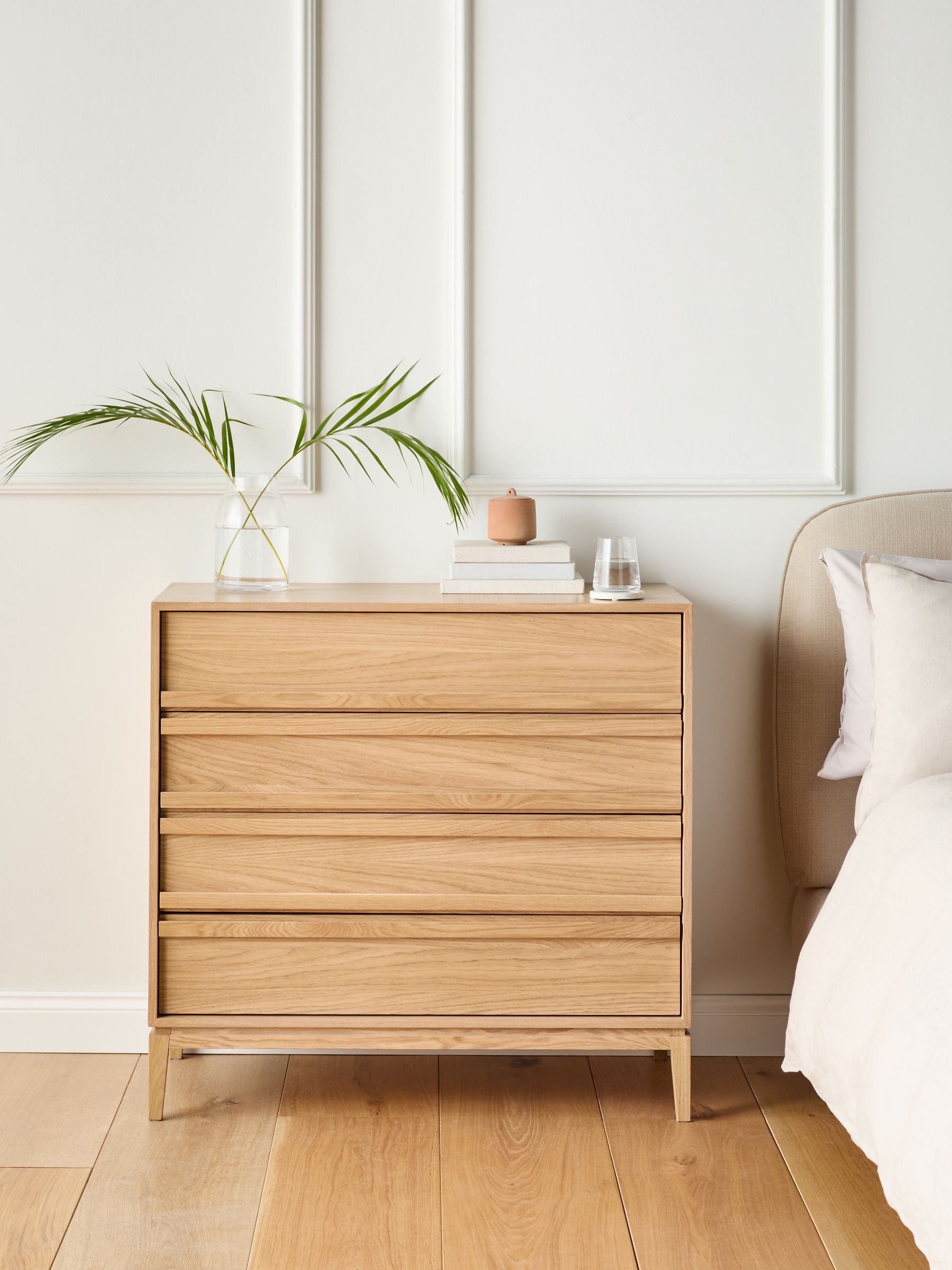 Jasper Conran London Oak 4 Drawer Belgrave Walnut Chest of Drawers - Image 1 of 9