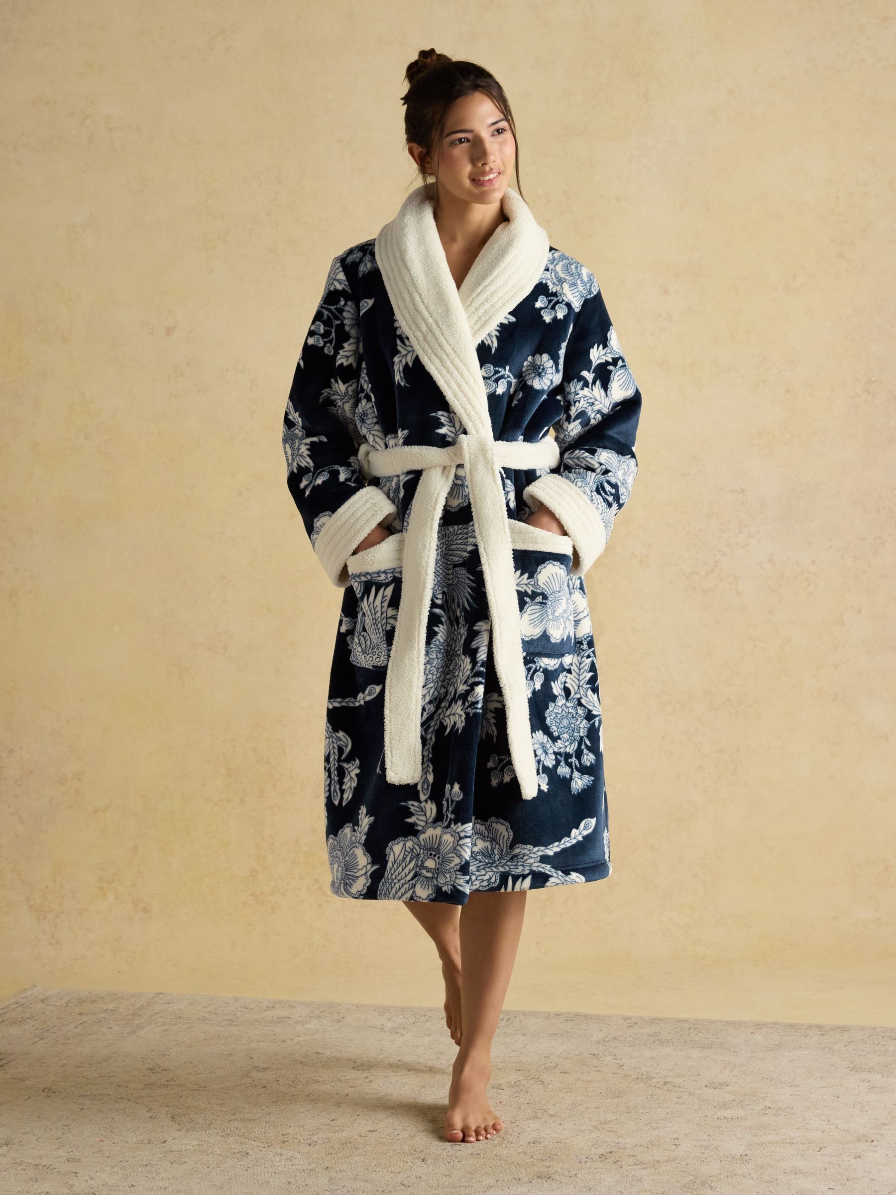 Matilda Navy Floral Fluffy Fleece Dressing Gown | Joules