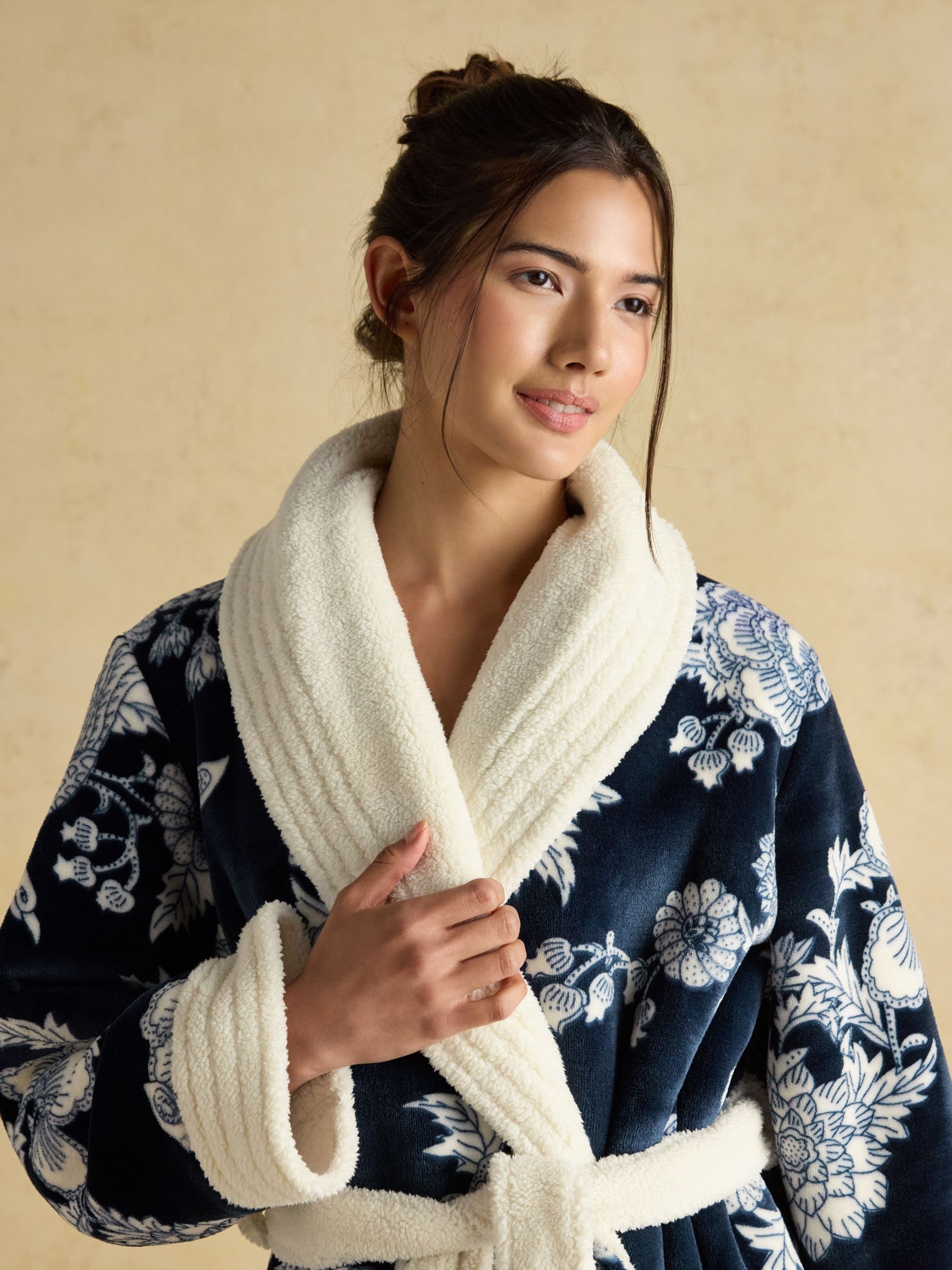 Matilda Navy Floral Fluffy Fleece Dressing Gown - Image 5 of 9