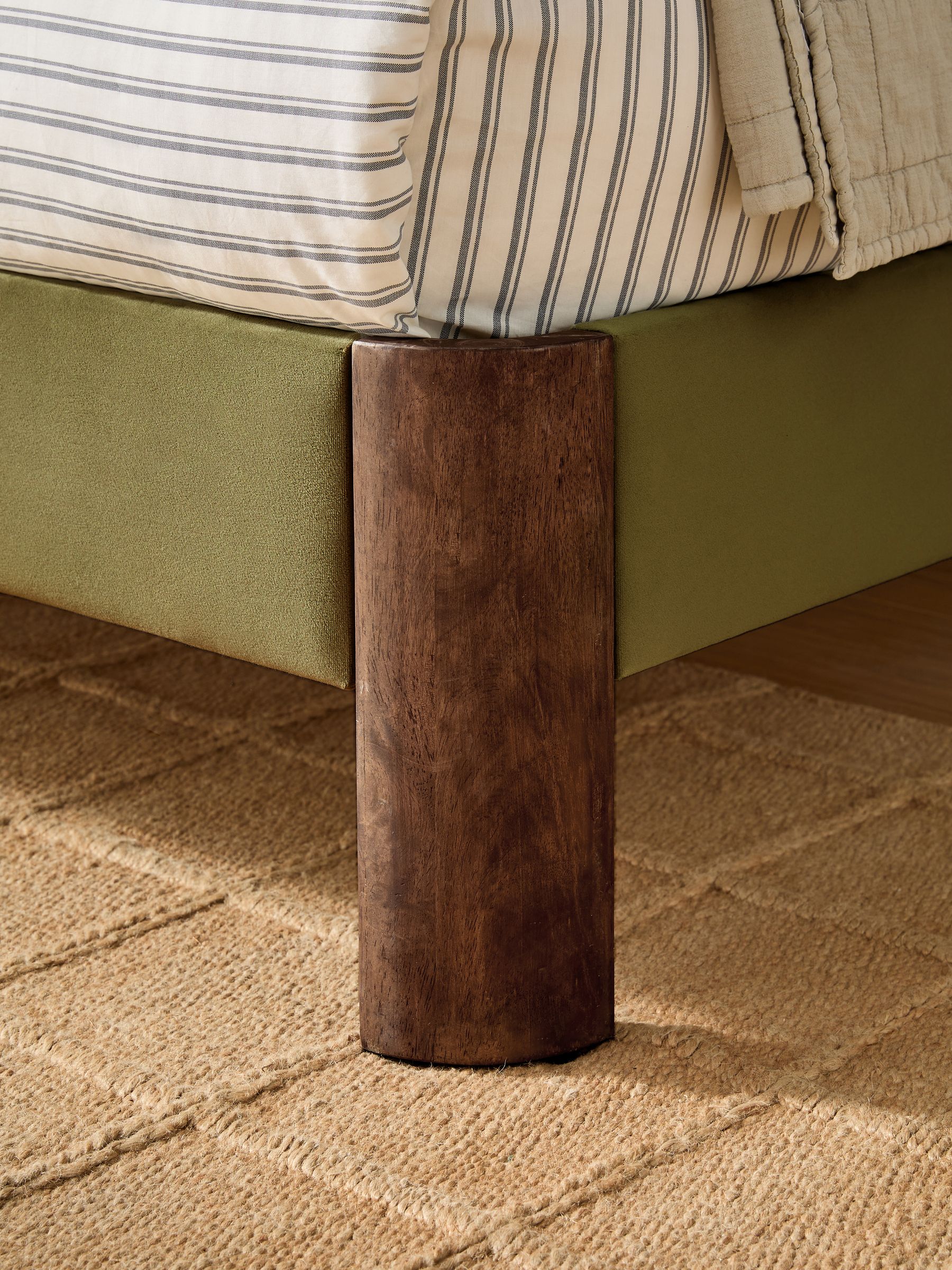 Velvet Fern Green Bed Evander - Image 3 of 5