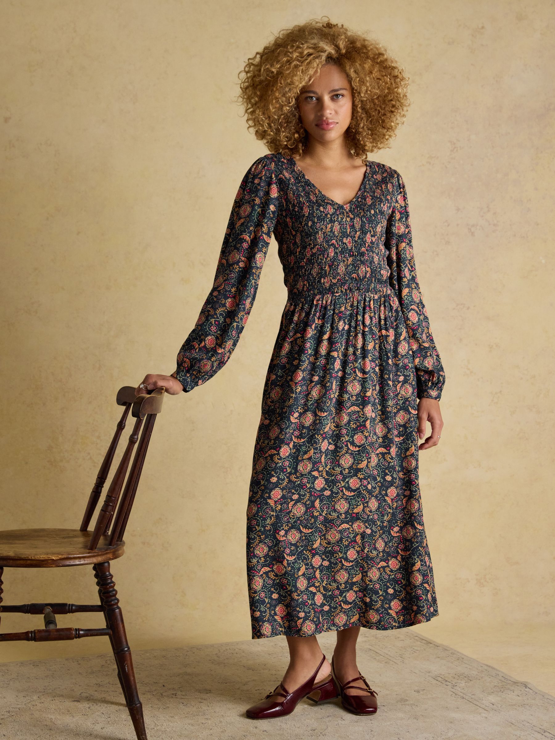 Lilliana Navy Shirred V-Neck Long Sleeve Midi Print Dress - Image 3 of 8