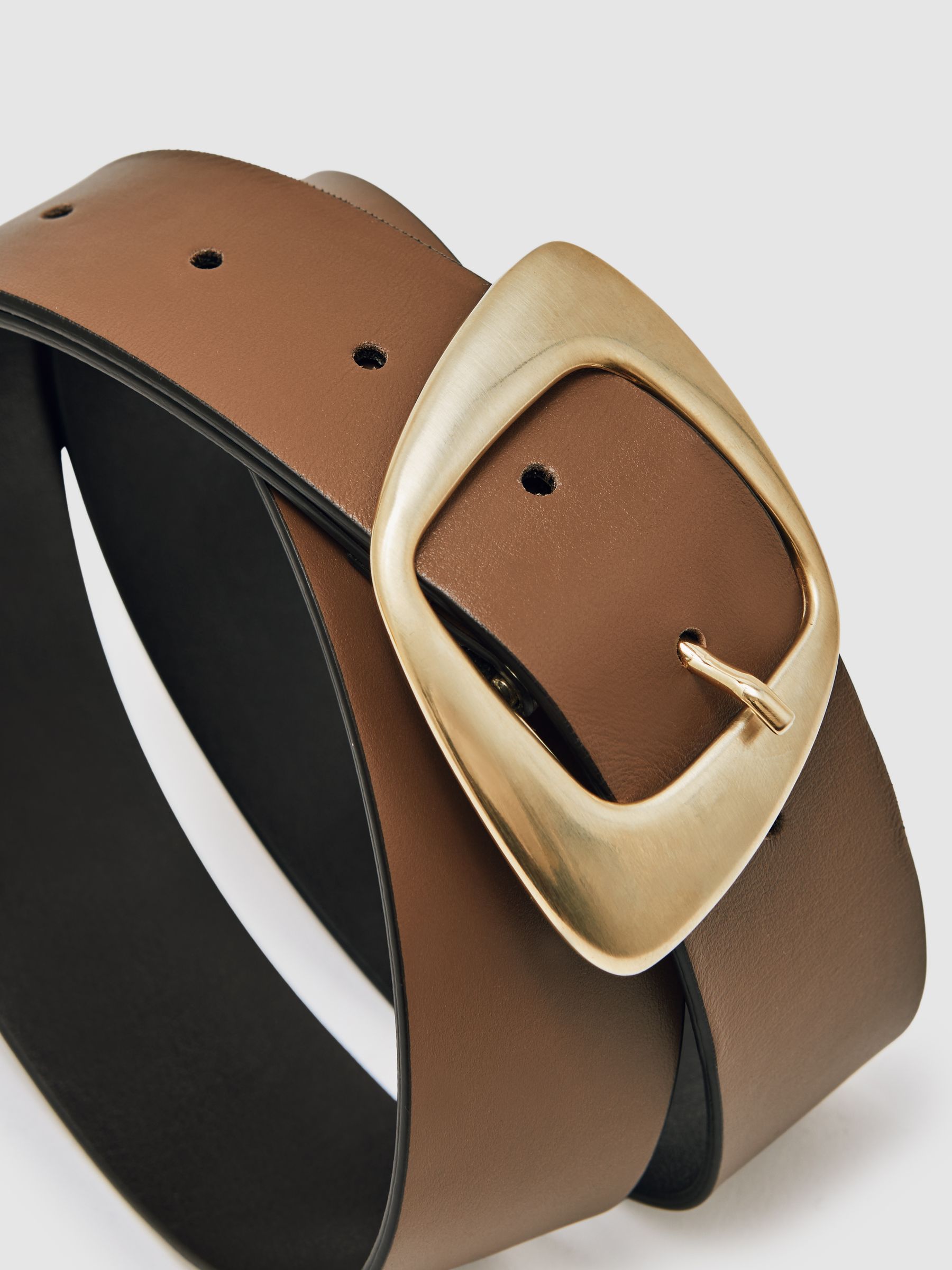 Leather Curved-Edge Buckle Belt in Taupe - image 4