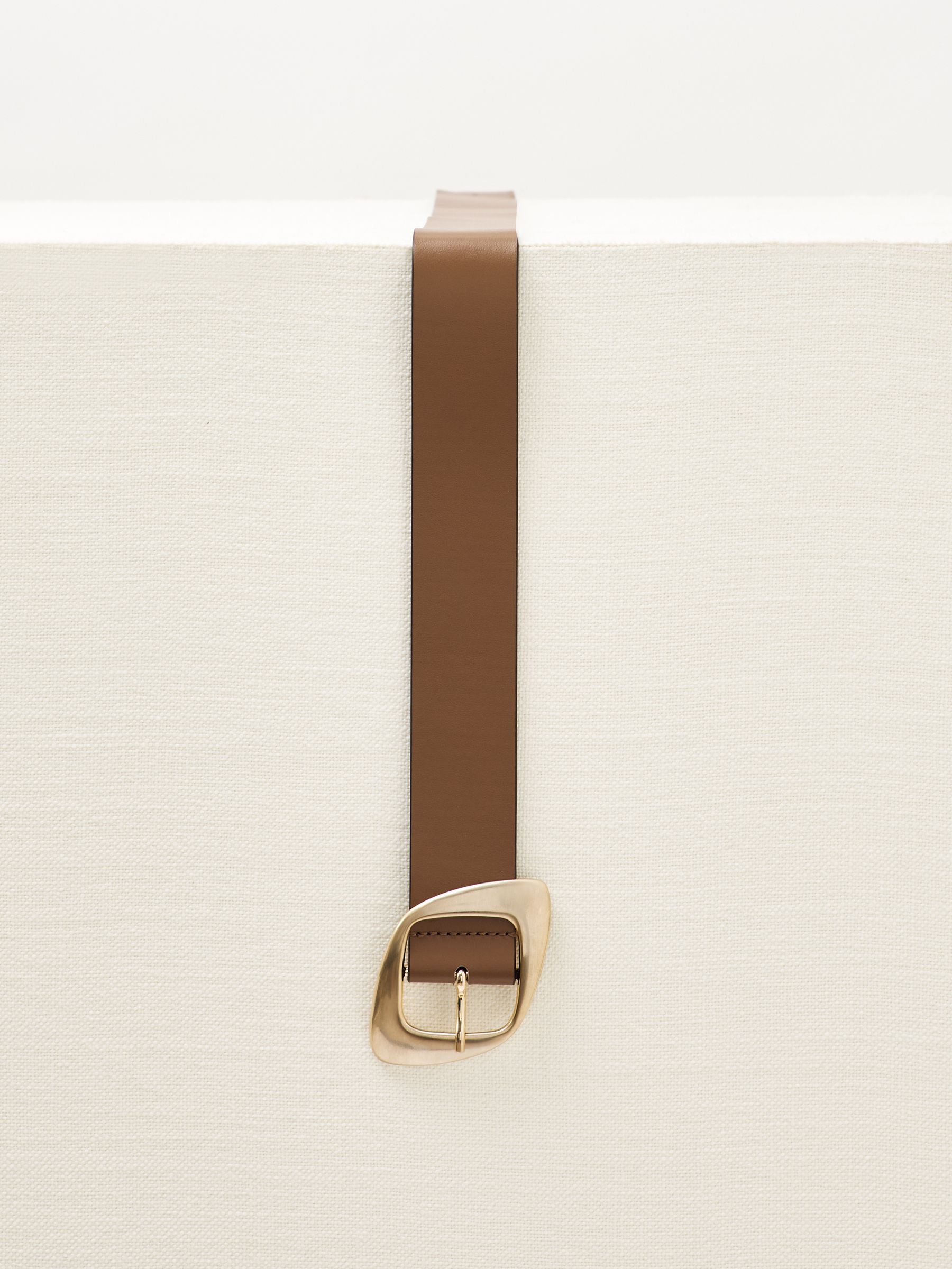 Leather Curved-Edge Buckle Belt in Taupe - image 2