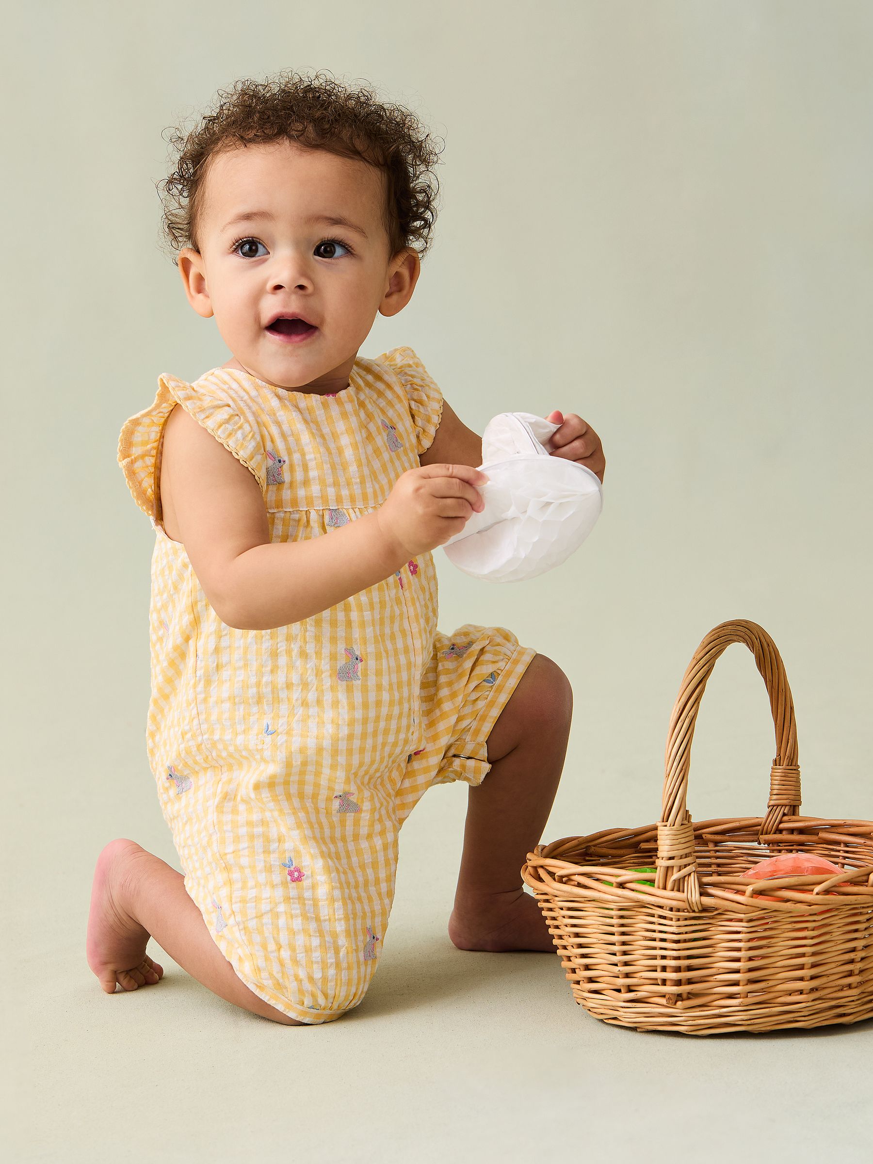 パパママキッズ Yellow Bunny Gingham Pretty Ruffle Shoulder Embroidered Sunsuit