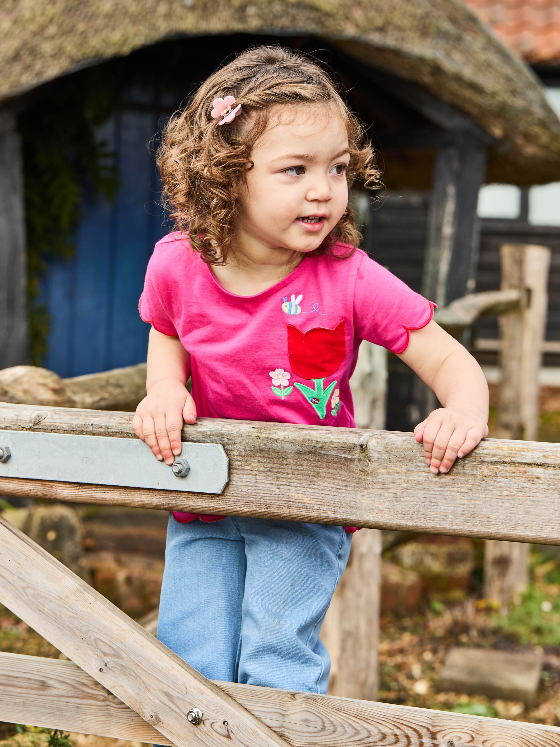 Fuchsia Pink Bee & Flower 100% Cotton Scallop Hem Appliqué Pocket T-Shirt - Image 4 of 4