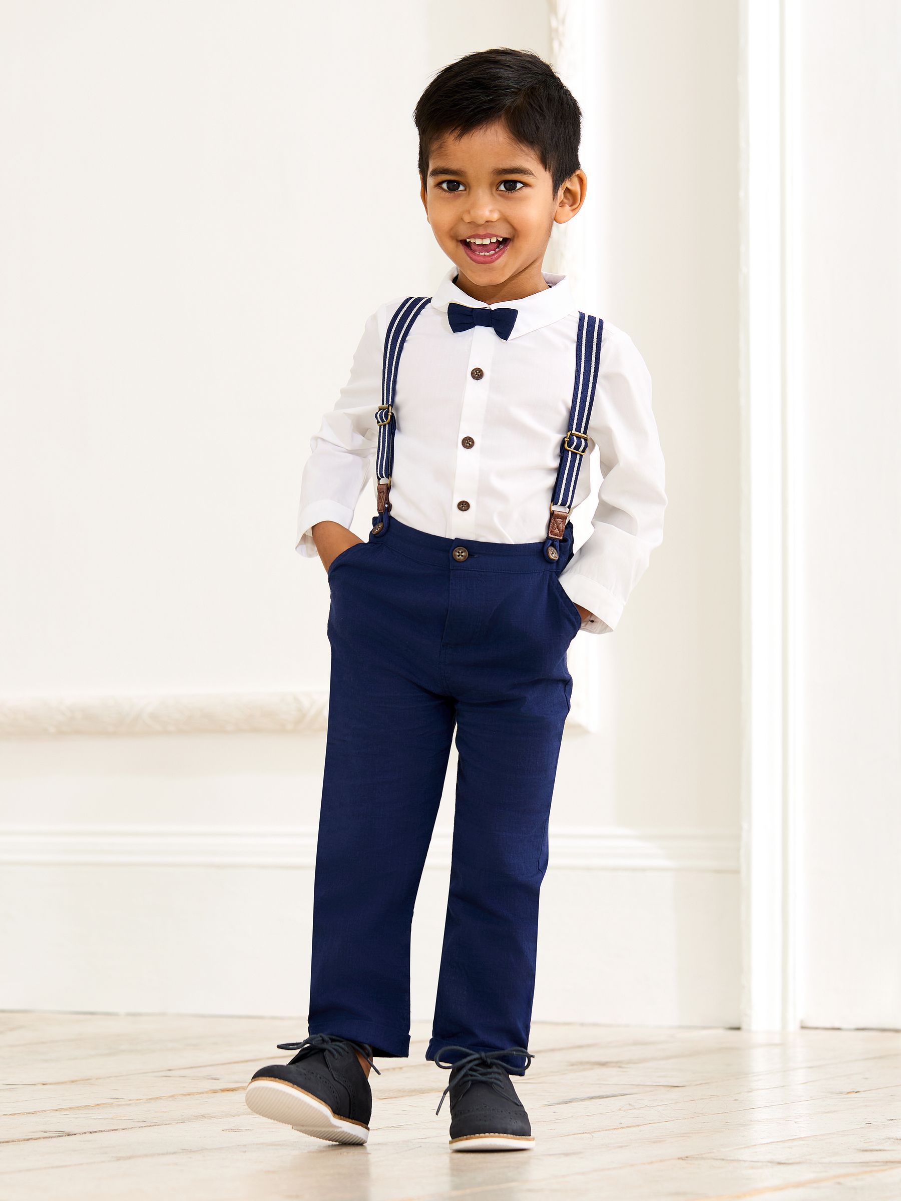 【chii】Familiar4点セット＋ジョジョママンべべロンパース Navy 4-Piece Shirt & Trouser Set With Bow Tie & Braces | JoJo