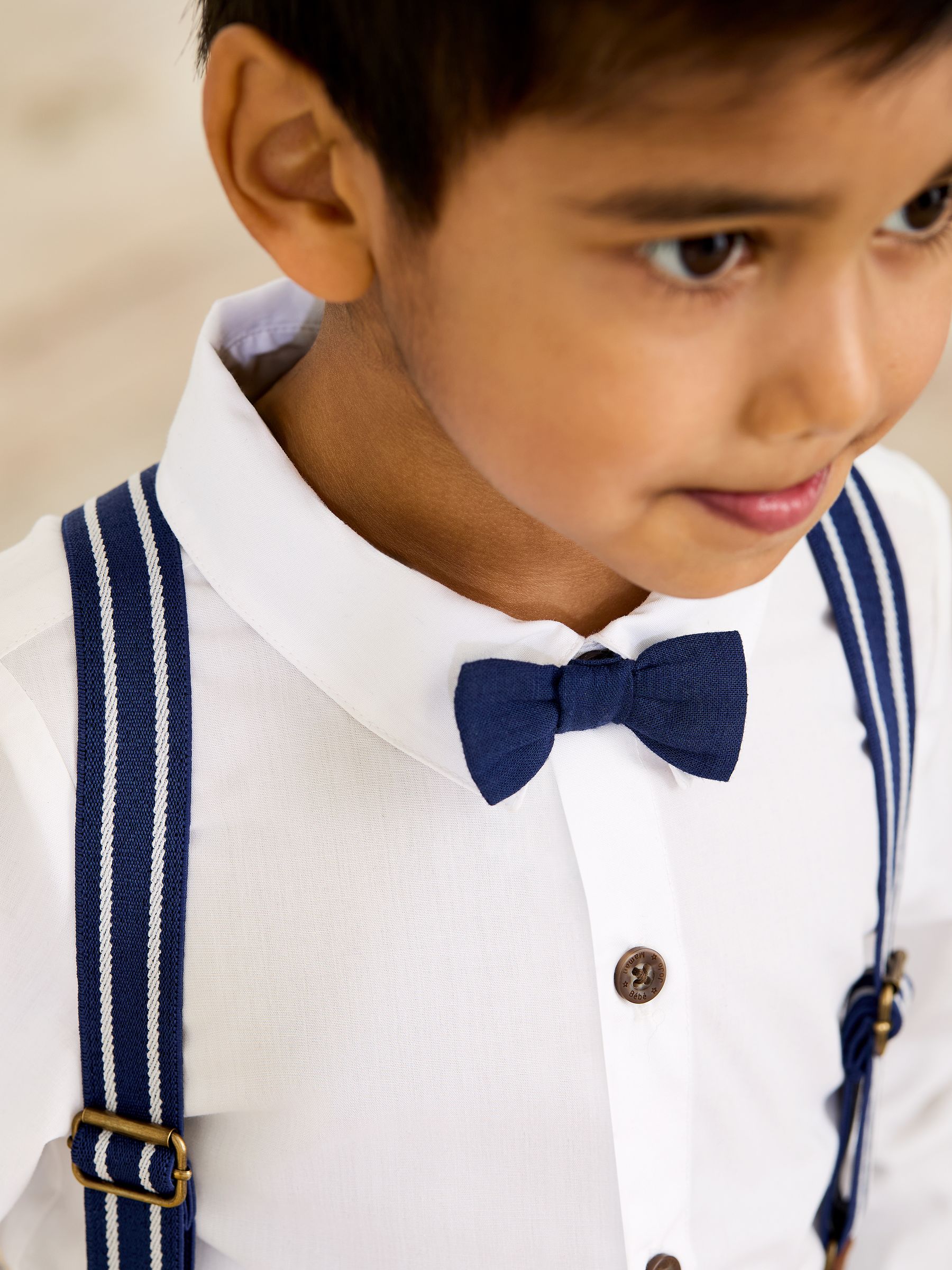 【chii】Familiar4点セット＋ジョジョママンべべロンパース Navy 4-Piece Shirt & Trouser Set With Bow Tie & Braces | JoJo