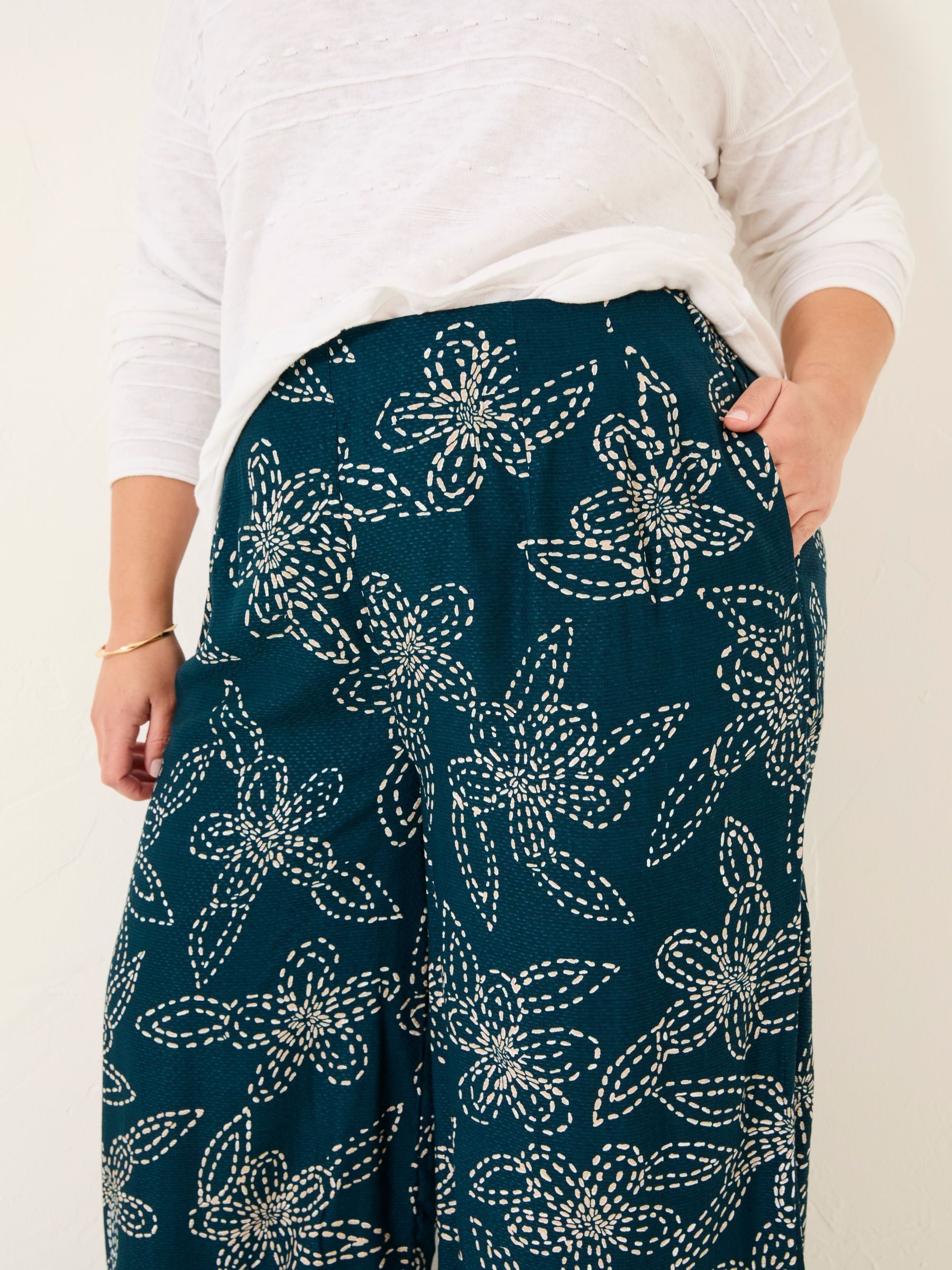 Zelda Navy Wide Leg Trousers - Image 9 of 10