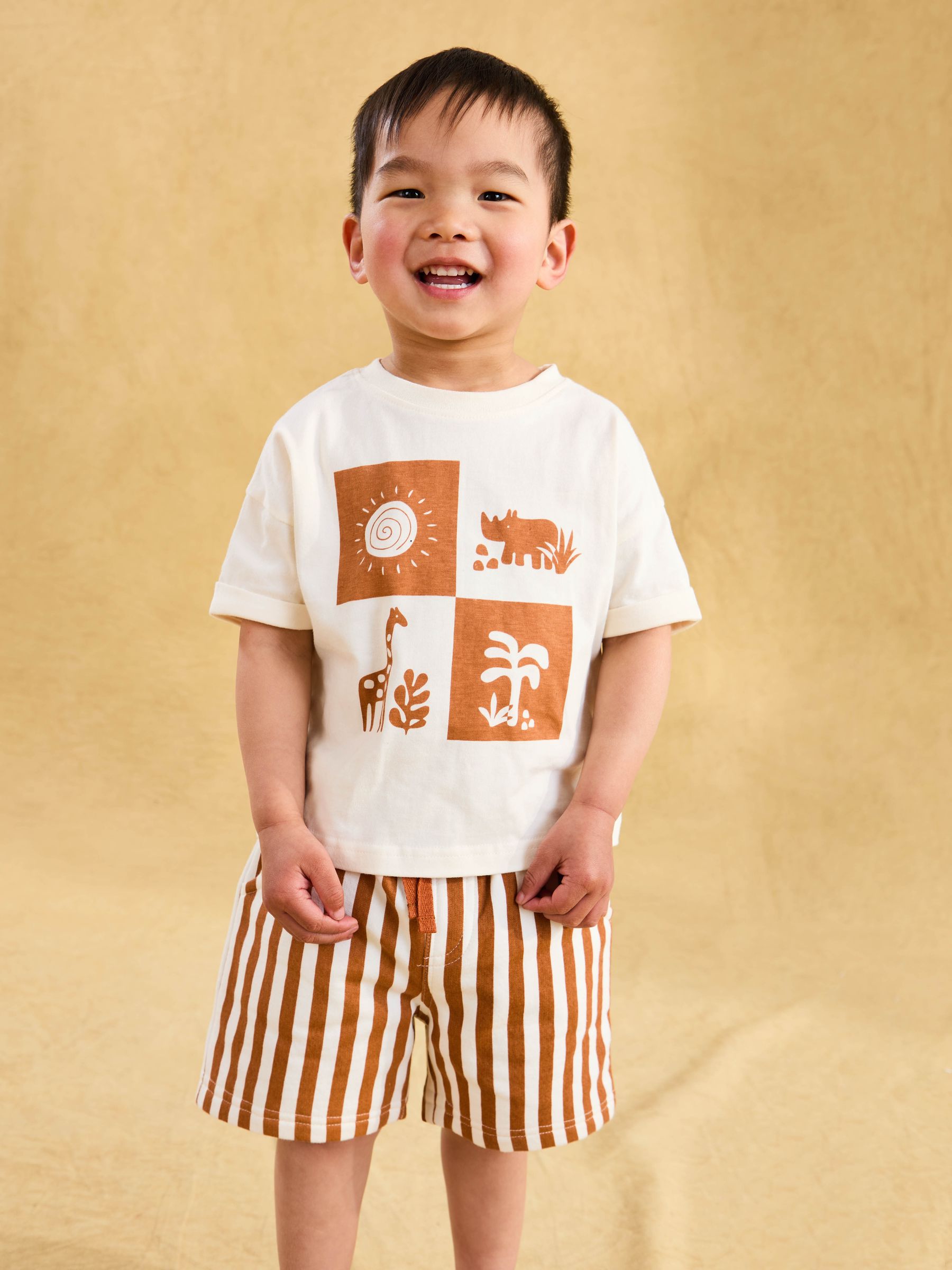 Ecru 100% Cotton Prtinted T-Shirt & Shorts Set - Image 8 of 9