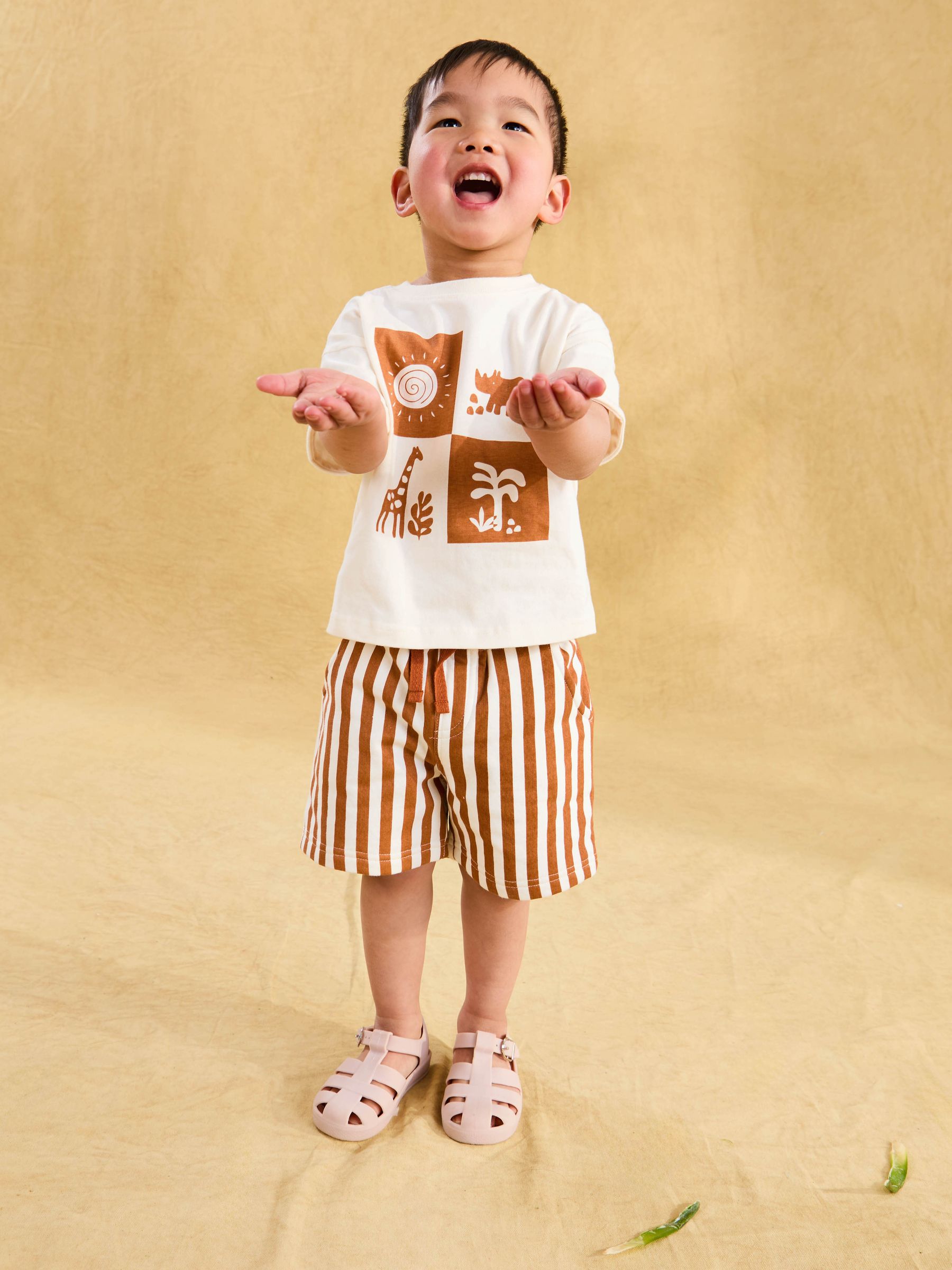 Ecru 100% Cotton Prtinted T-Shirt & Shorts Set - Image 9 of 9