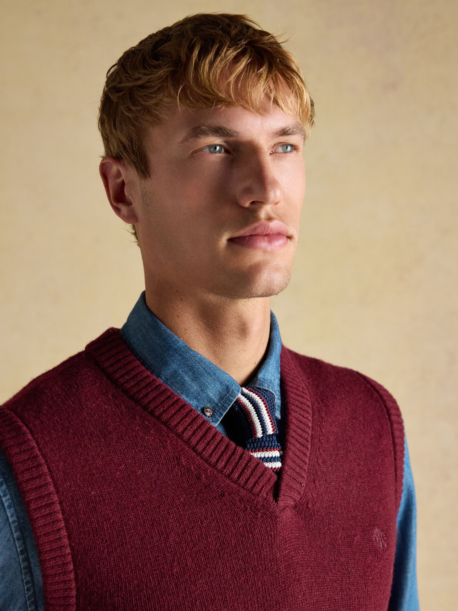 Highland Burgundy Red Wool-Rich Knitted Tank Top - Image 4 of 9
