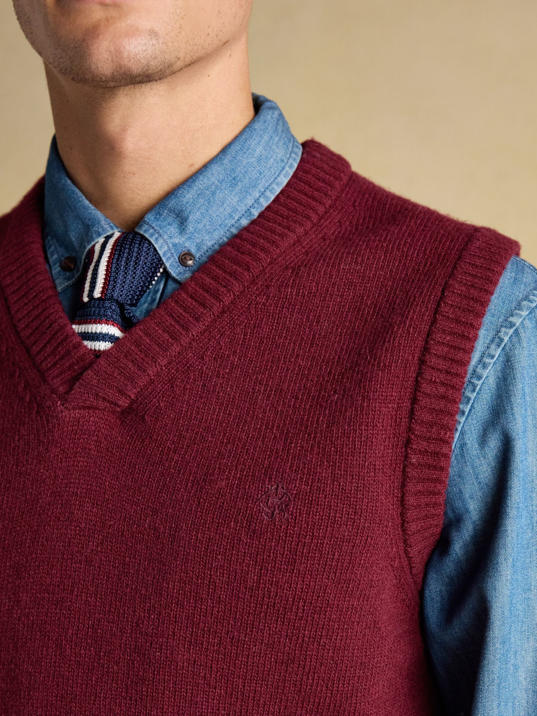 Highland Burgundy Red Wool-Rich Knitted Tank Top - Image 5 of 9