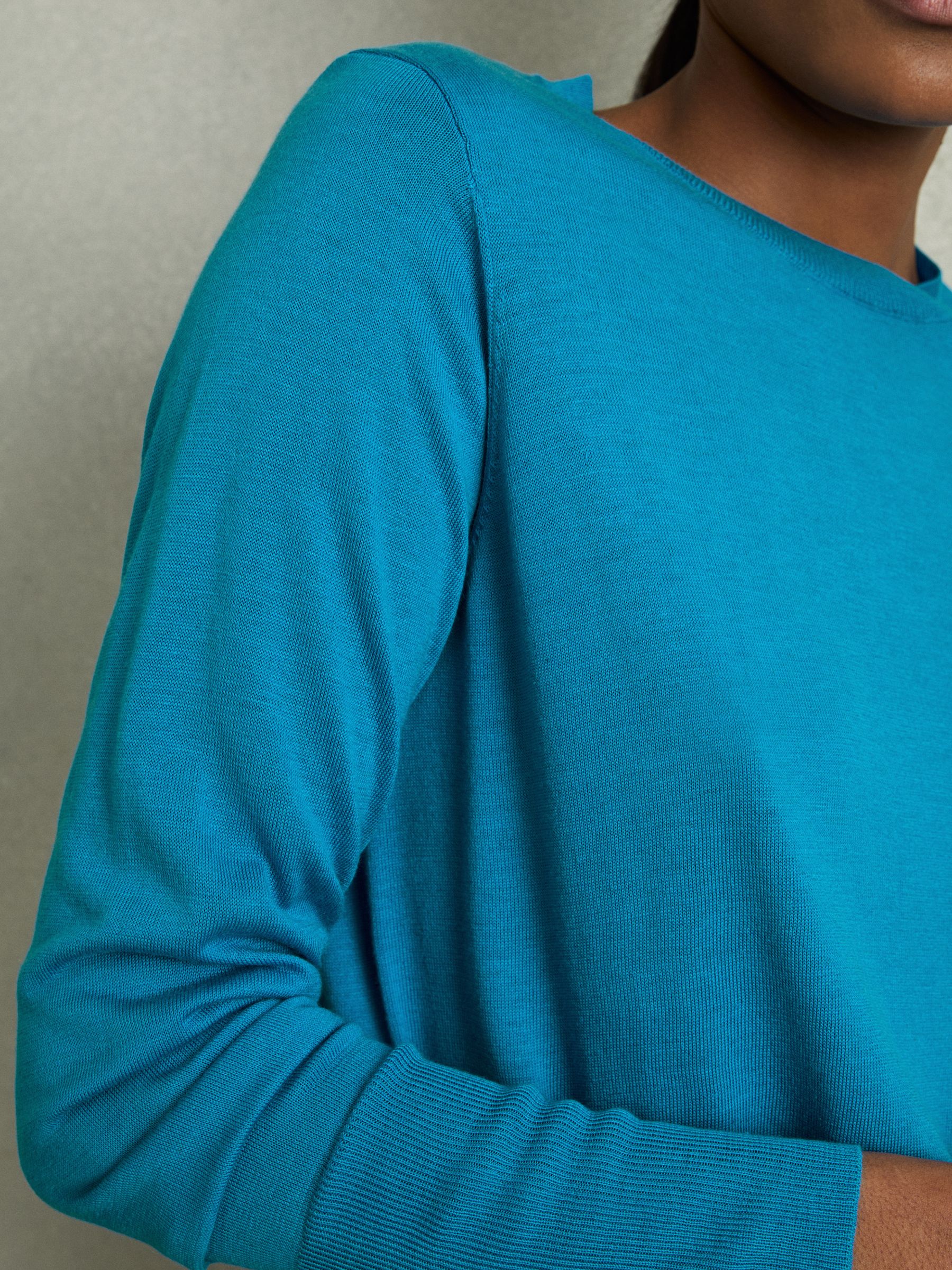 Fine-Knit Crew-Neck Jumper With Cashmere in Blue - Image 4 of 6