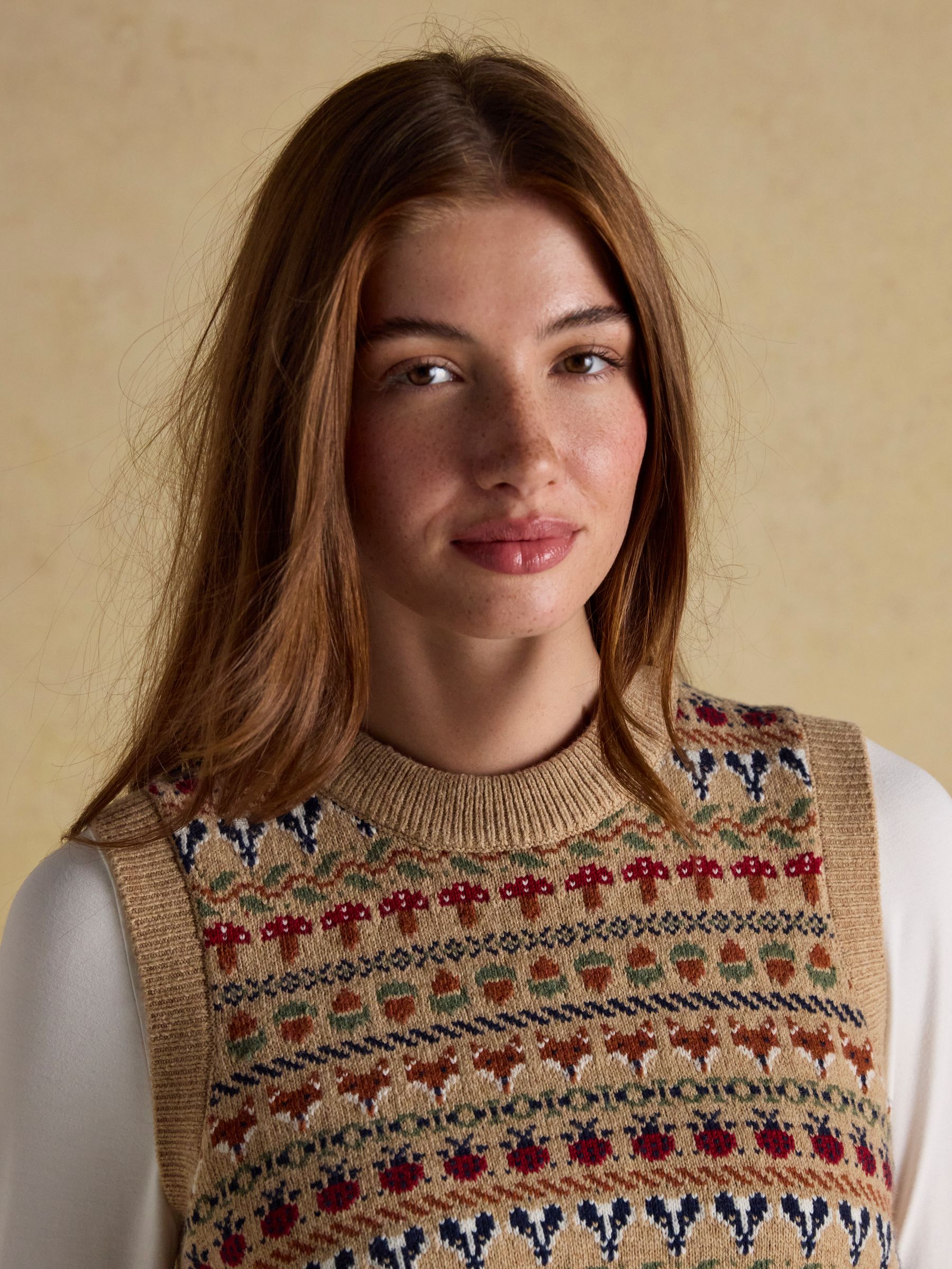 Woodland Oatmeal Cotton-Rich Intarsia Crew Neck Knitted Vest - Image 4 of 9